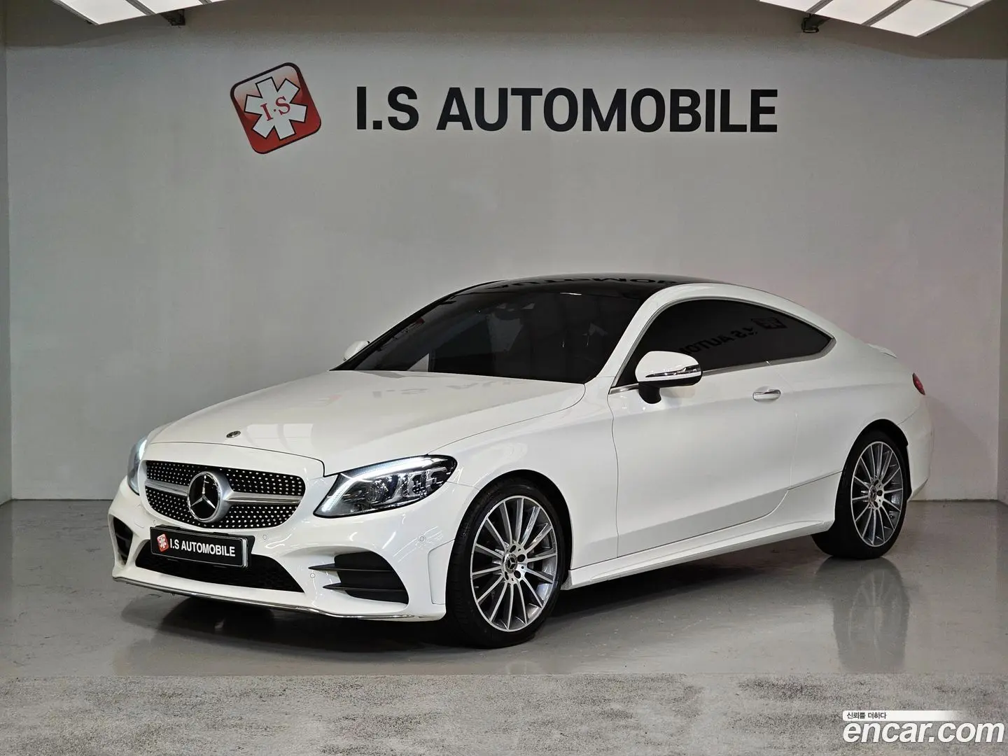 Main__Slider__Photo:C-Class Mercedes-Benz 2023.7-0