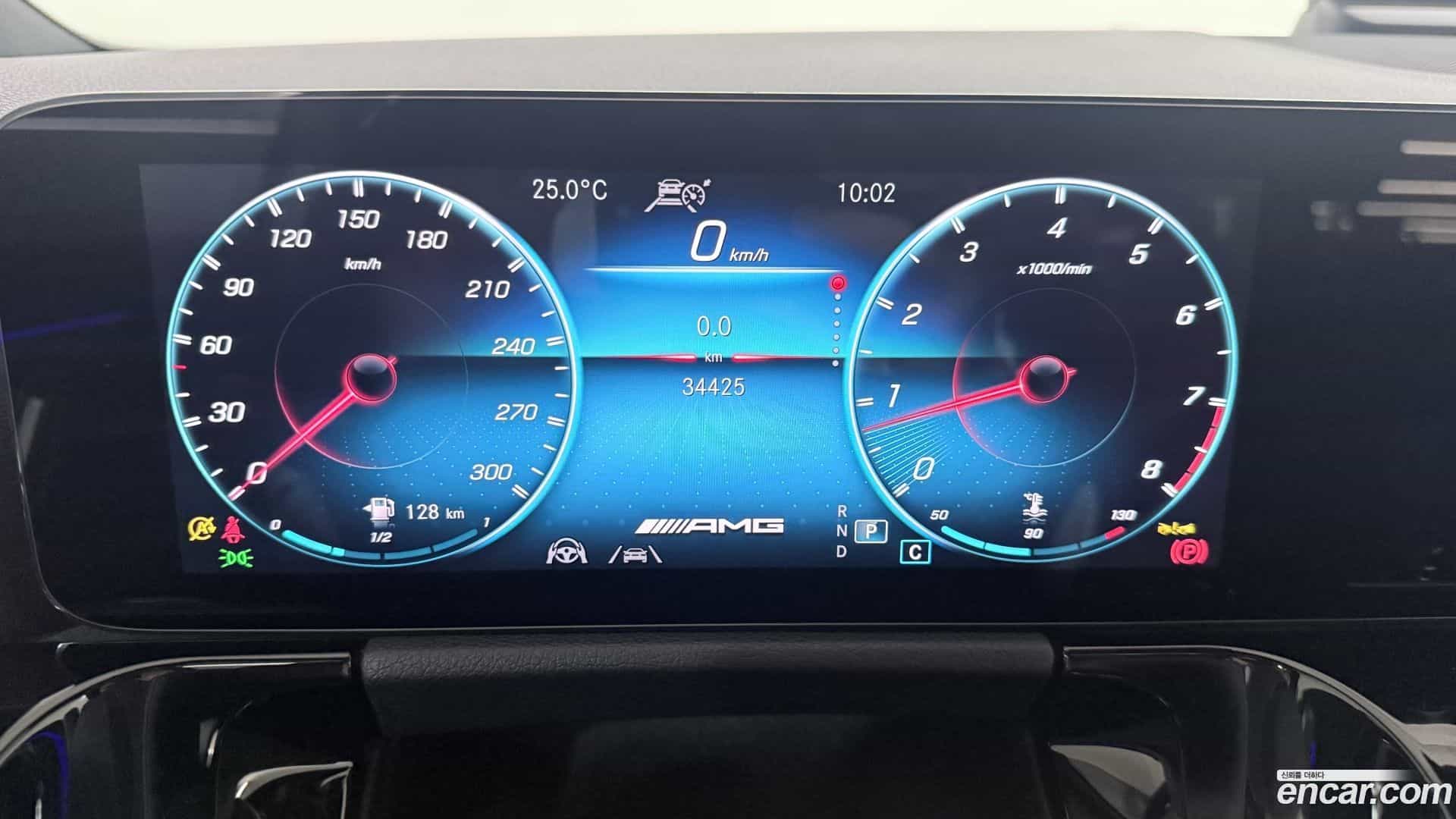 GLA-Class Mercedes-Benz 2022.7-INNER-008