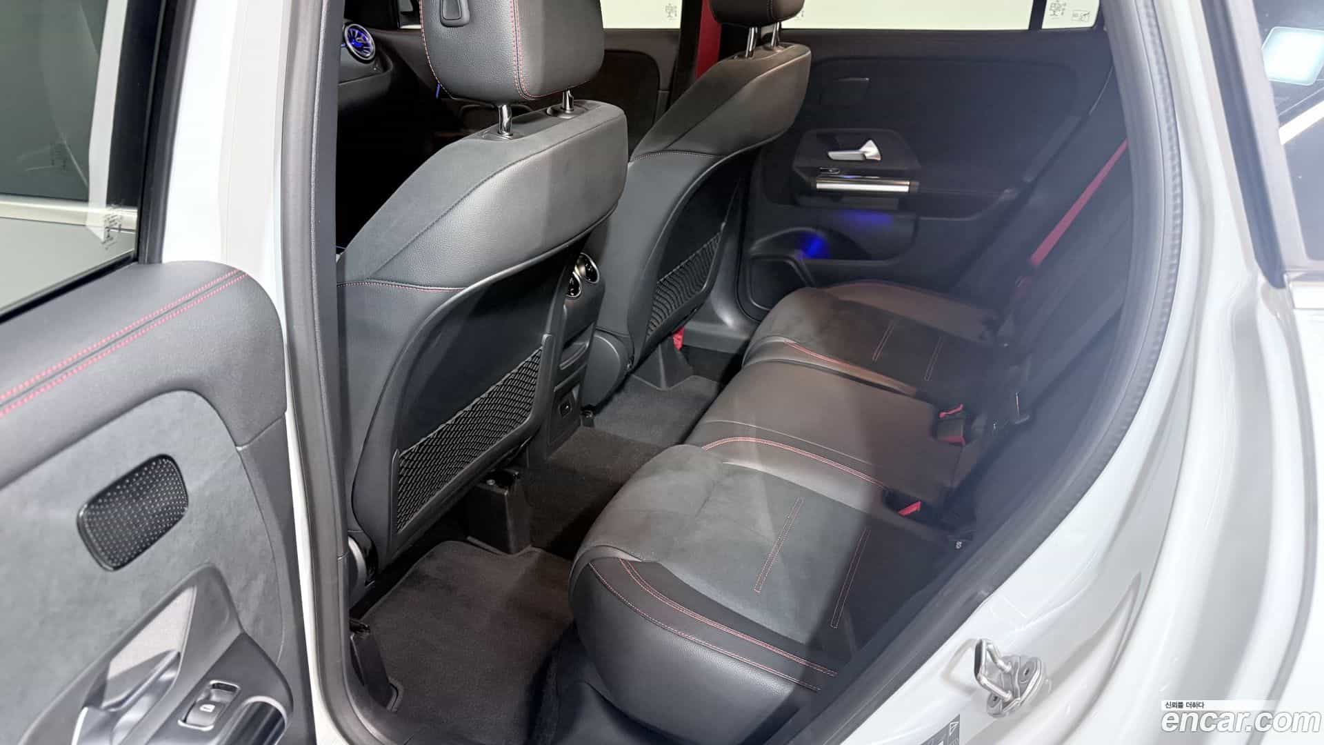 GLA-Class Mercedes-Benz 2022.7-INNER-010