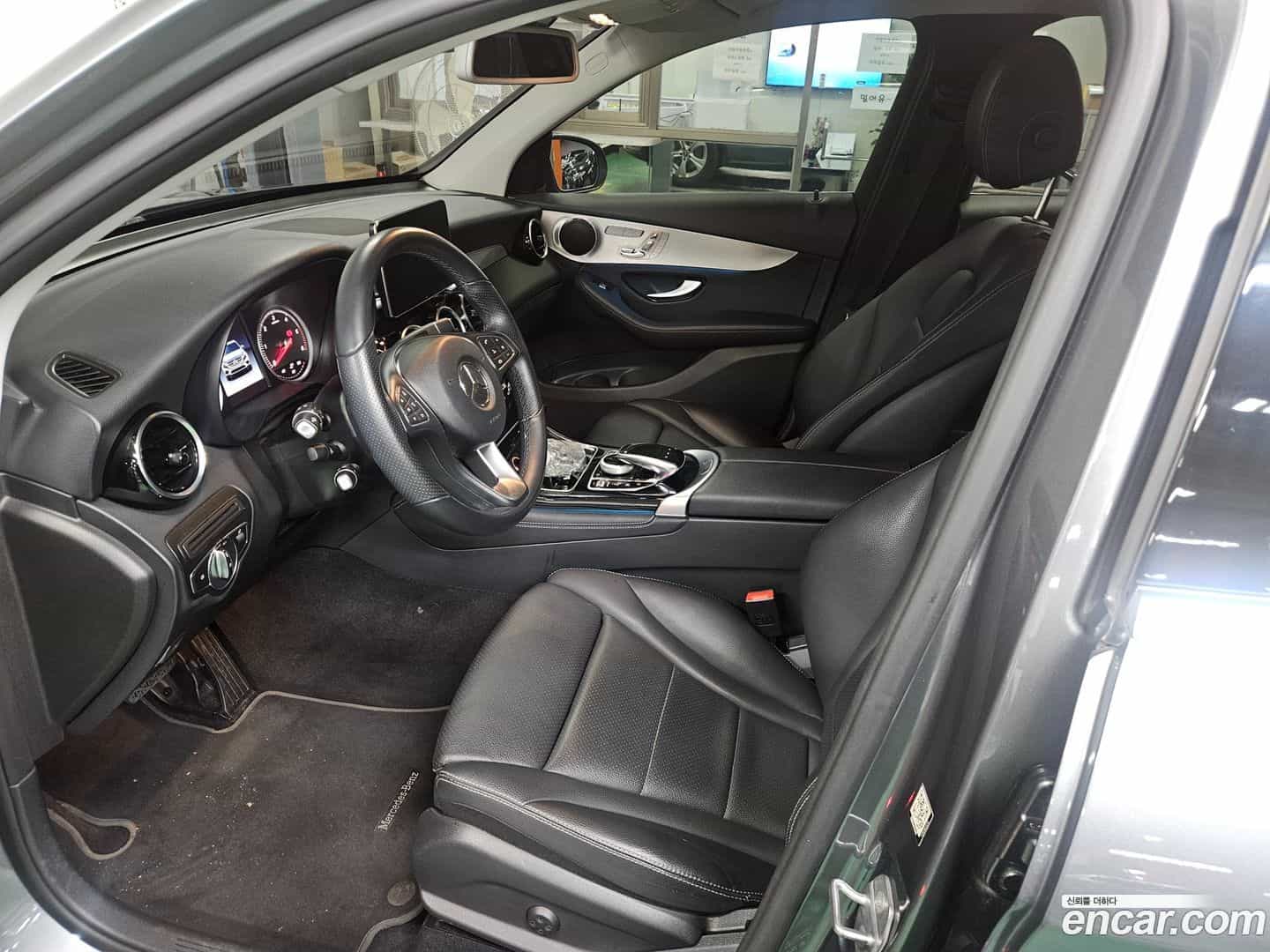 GLC-Class Mercedes-Benz 2018.3-INNER-007