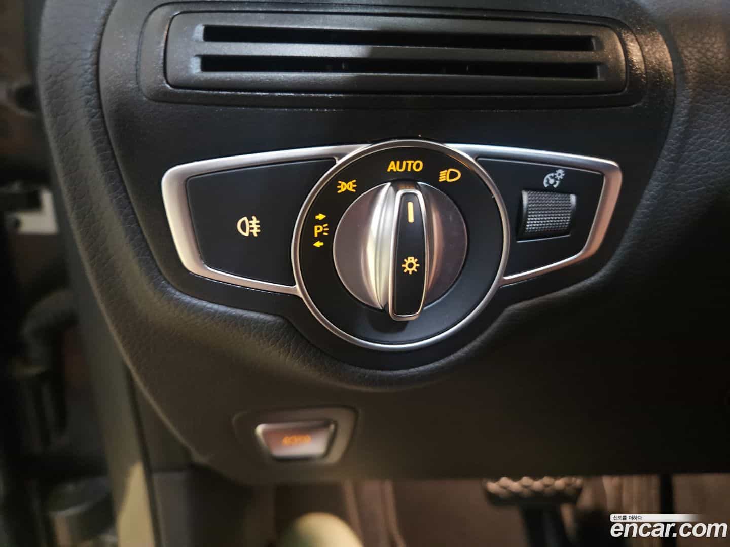 GLC-Class Mercedes-Benz 2018.3-INNER-009