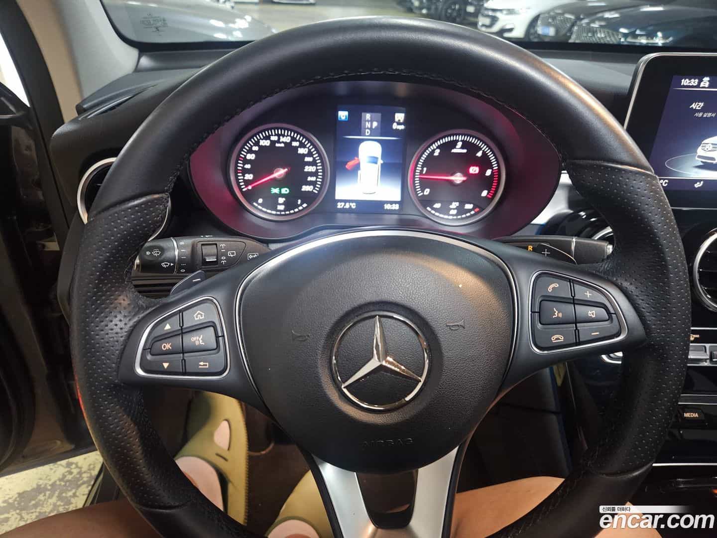 GLC-Class Mercedes-Benz 2018.3-INNER-010