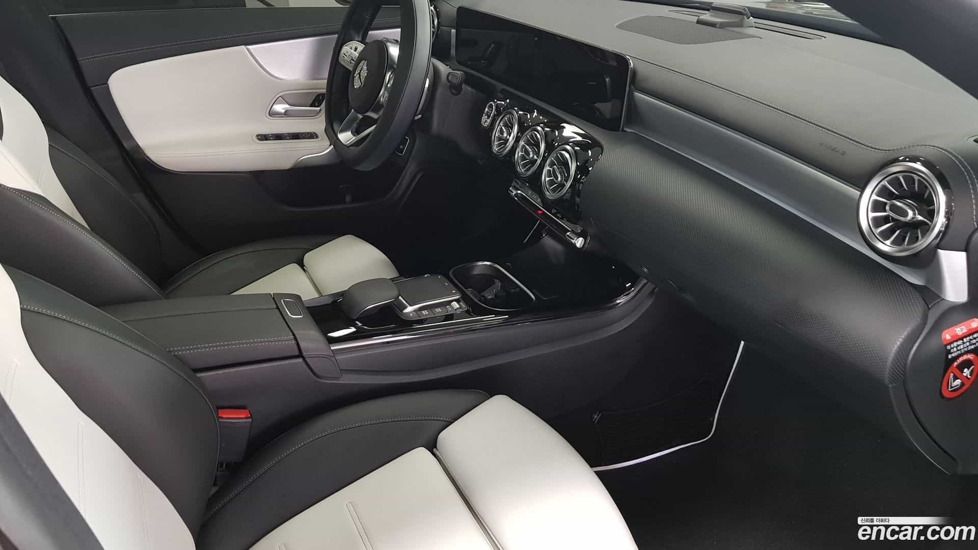 CLA-Class Mercedes-Benz 2020.3-INNER-009