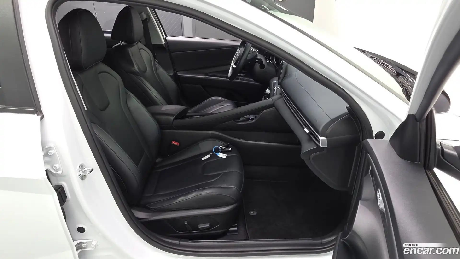 AVANTE Hyundai 2022.4-OPTION-016
