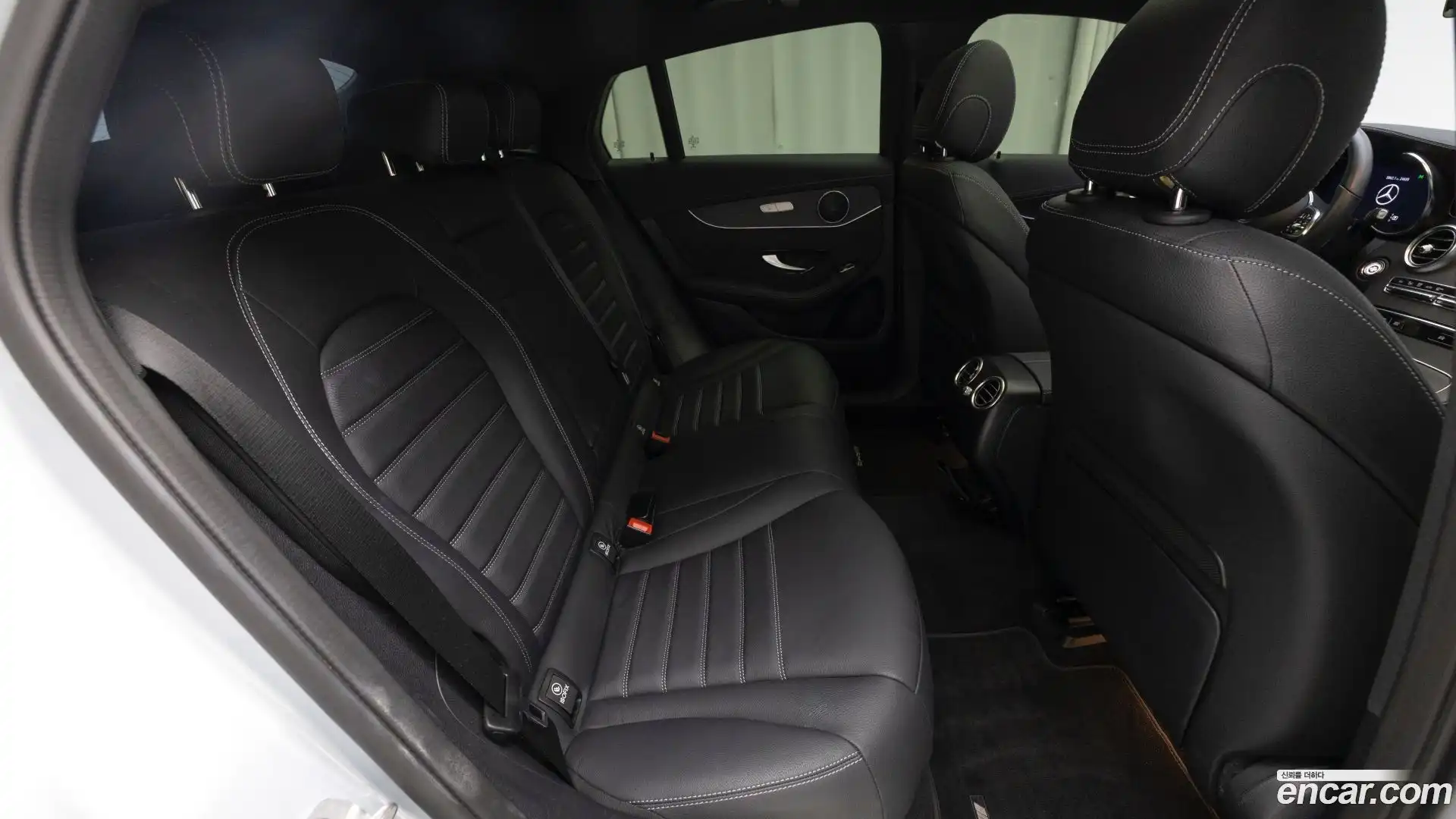 GLC-Class Mercedes-Benz 2022.11-INNER-010