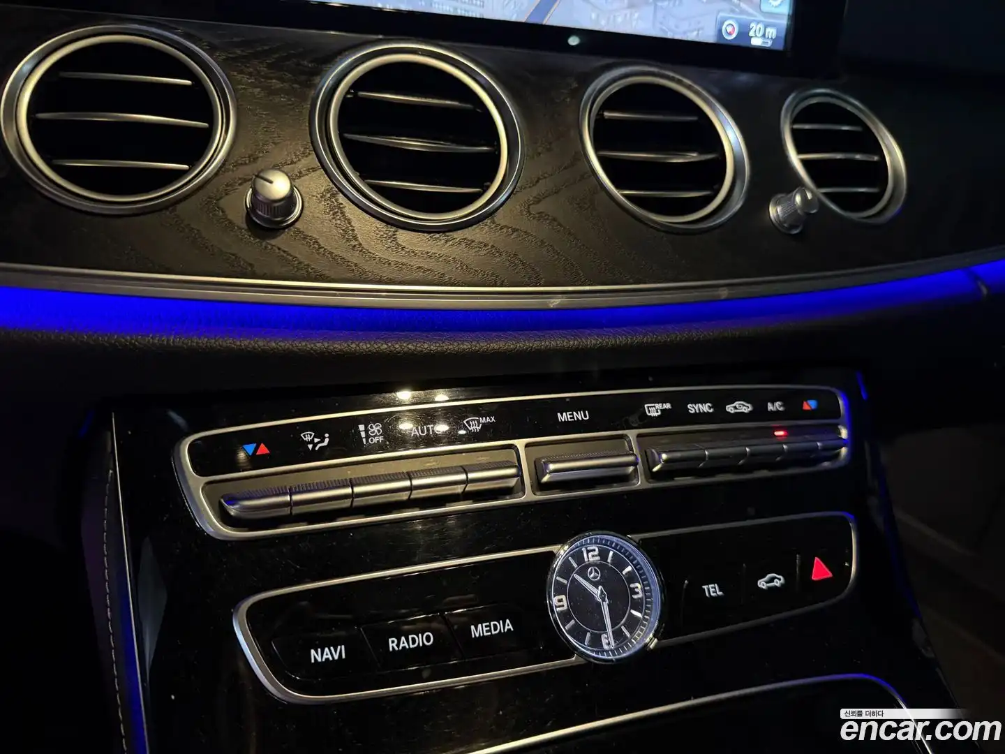 E-Class Mercedes-Benz 2016.10-OPTION-015