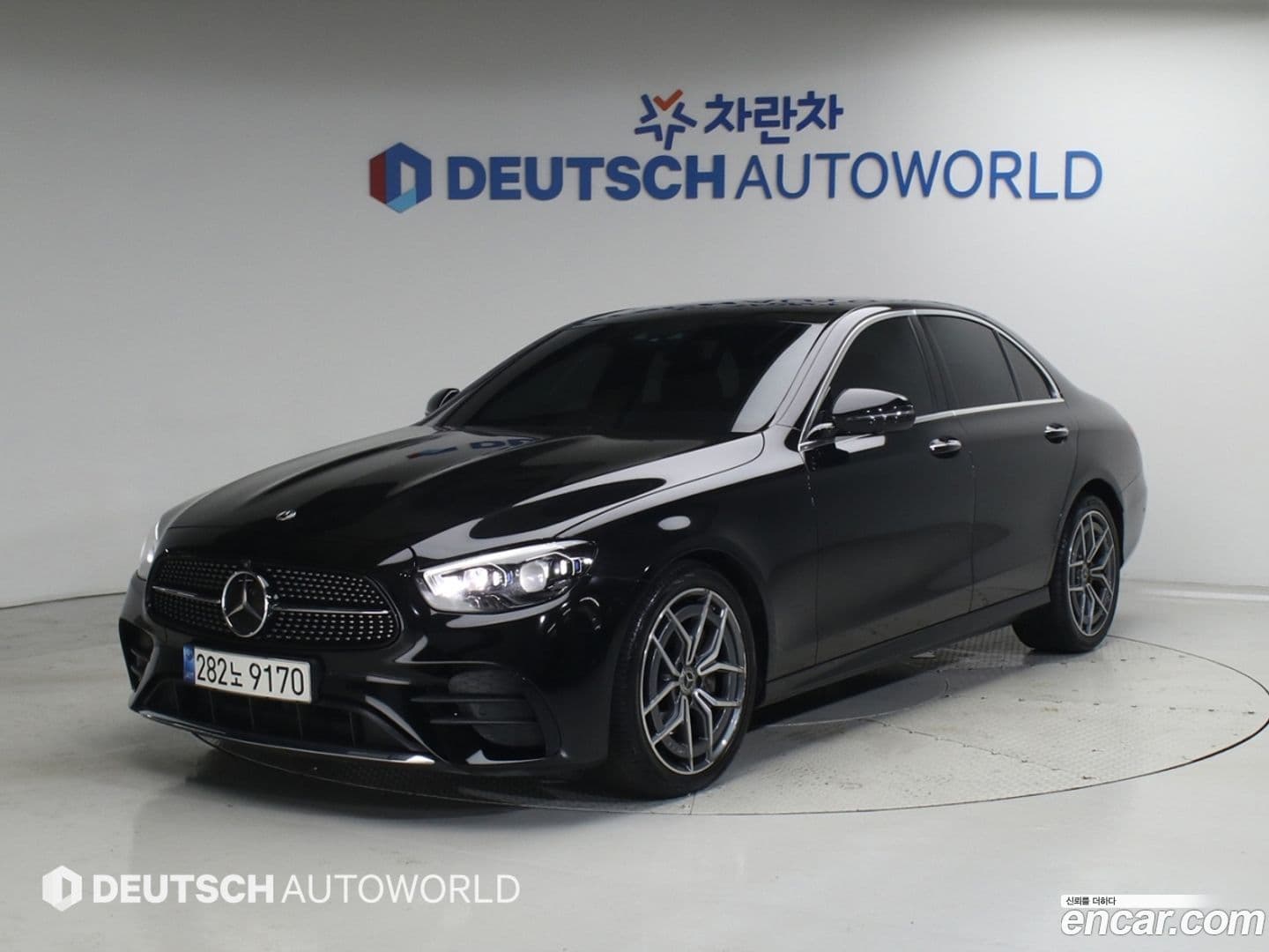Main__Slider__Photo:E-Class Mercedes-Benz 2021.8-0