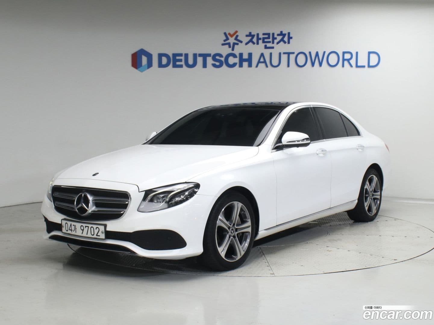 Main__Slider__Photo:E-Class Mercedes-Benz 2017.5-0