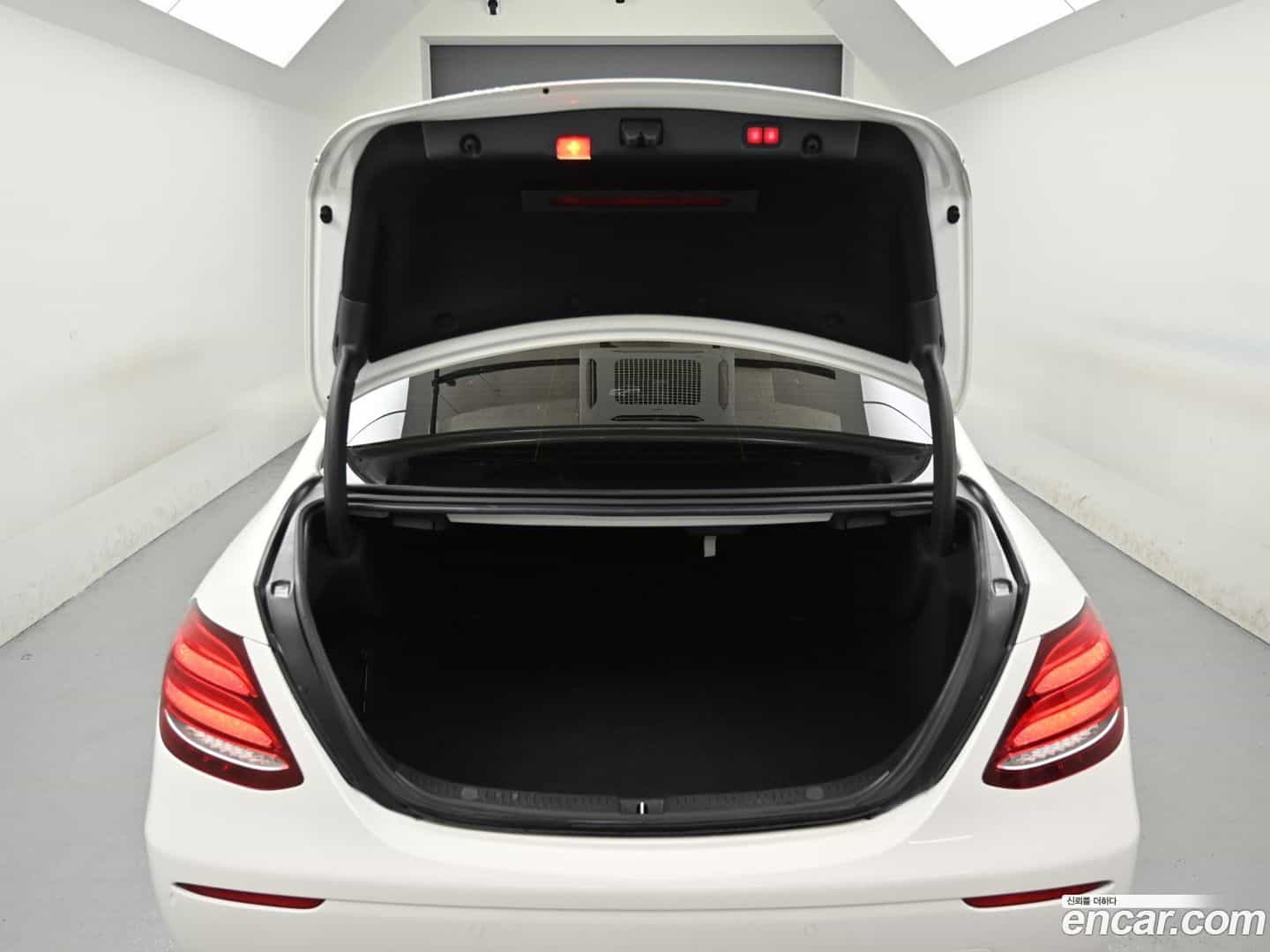 E-Class Mercedes-Benz 2017.5-OPTION-023