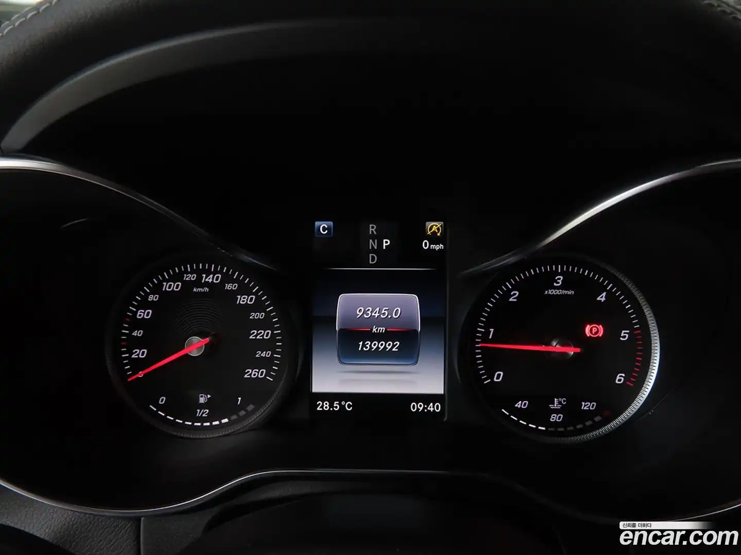 GLC-Class Mercedes-Benz 2017.10-OUTER-005
