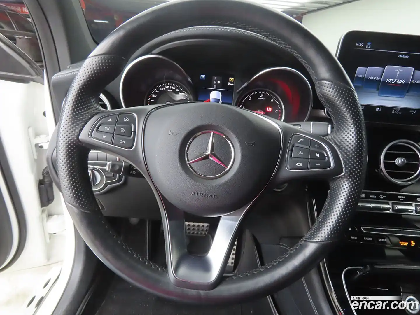 GLC-Class Mercedes-Benz 2017.10-OUTER-006