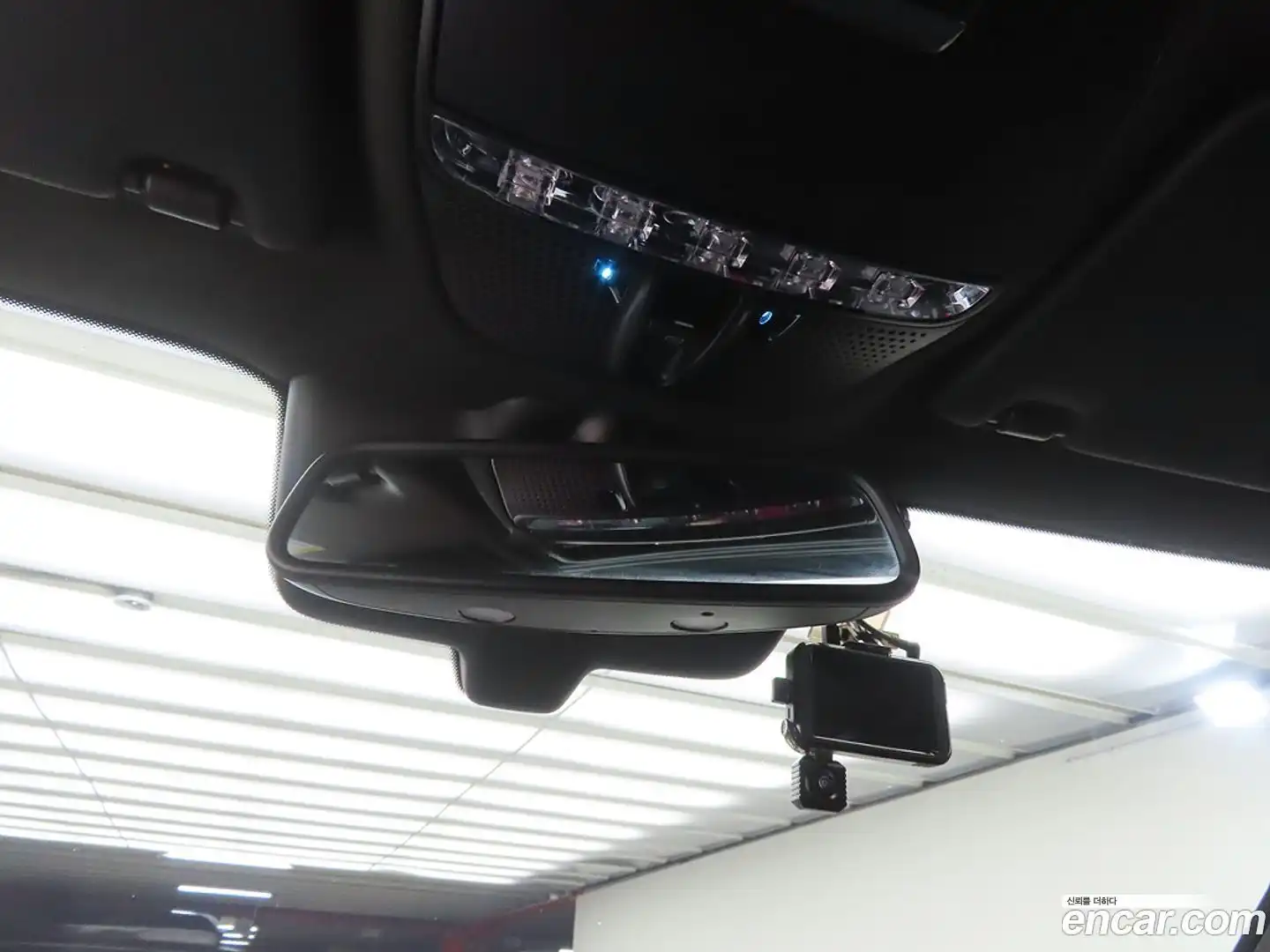 GLC-Class Mercedes-Benz 2017.10-OPTION-020