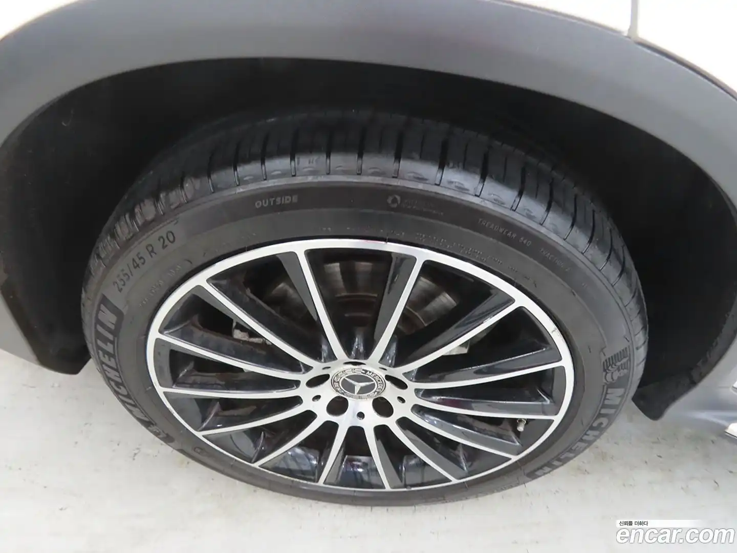 GLC-Class Mercedes-Benz 2017.10-OPTION-023