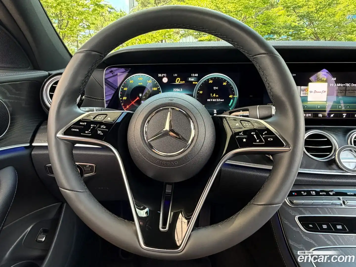 E-Class Mercedes-Benz 2023.8-INNER-009