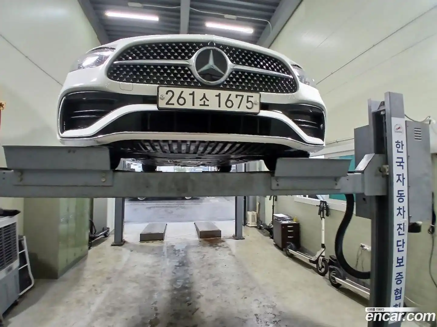 C-Class Mercedes-Benz 2025.3-OUTER-001