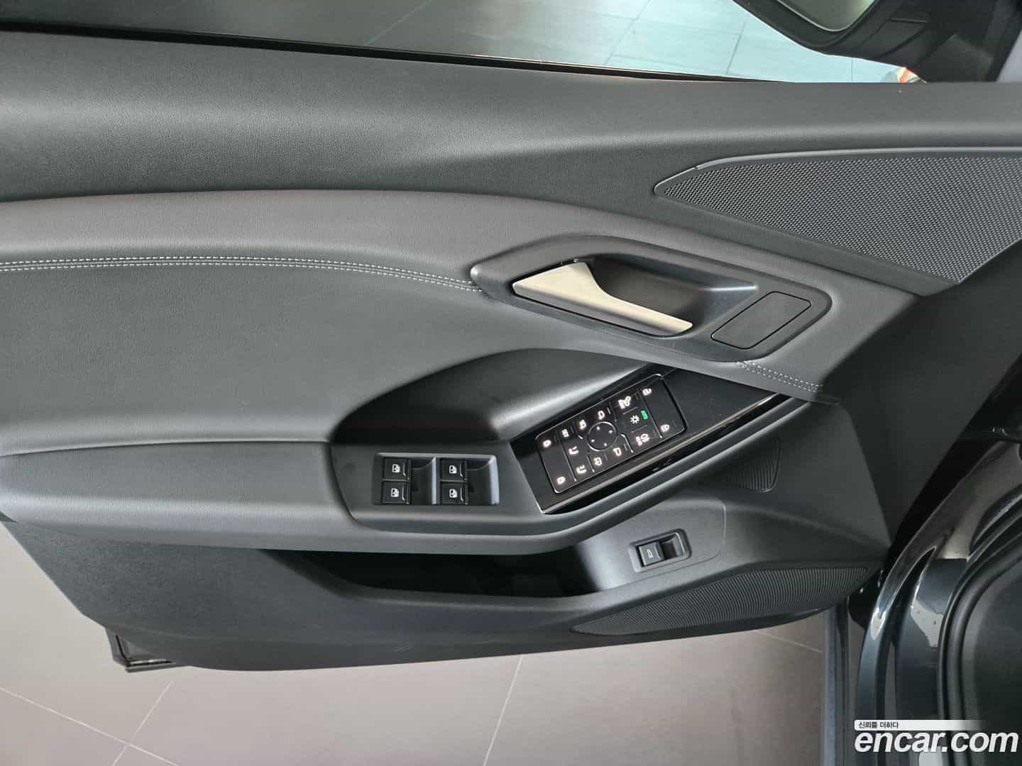 Q6 e-tron Audi 2025.7-OPTION-021
