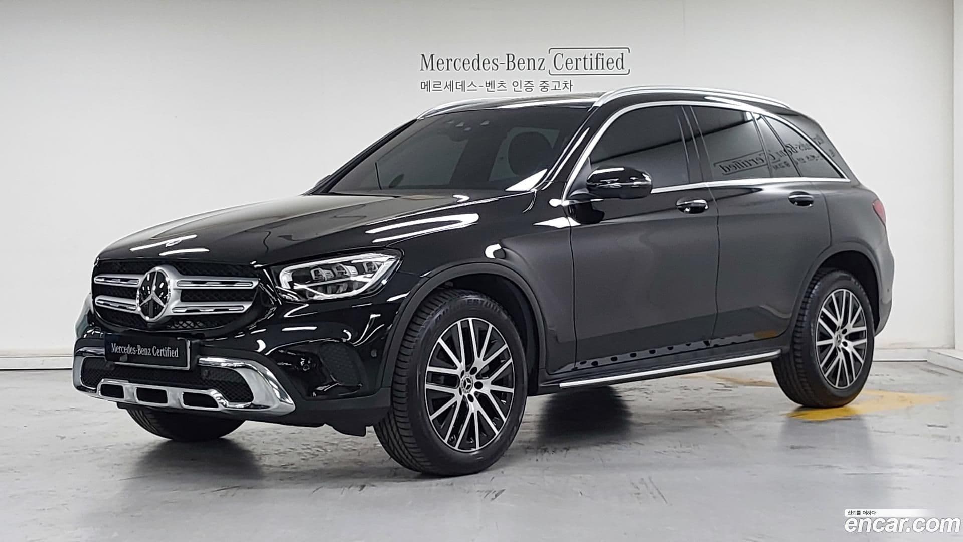 Main__Slider__Photo:GLC-Class Mercedes-Benz 2022.10-0
