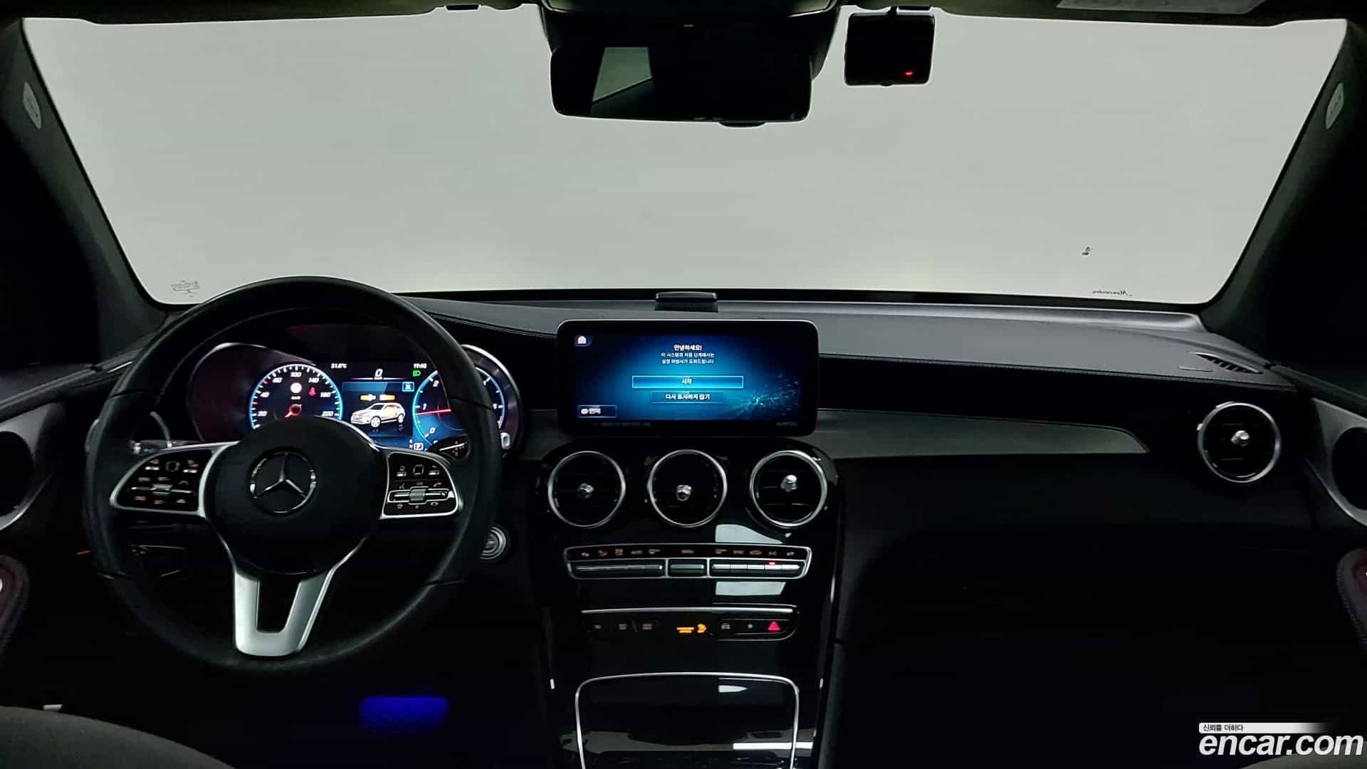 GLC-Class Mercedes-Benz 2022.10-INNER-007