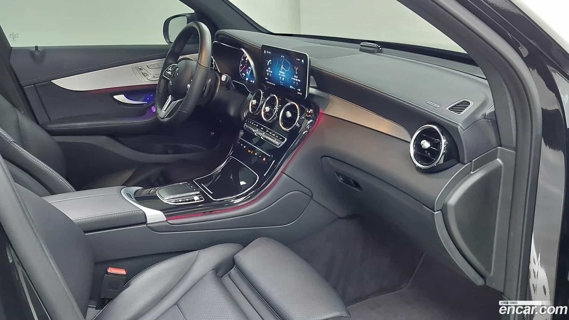 GLC-Class Mercedes-Benz 2022.10-INNER-009