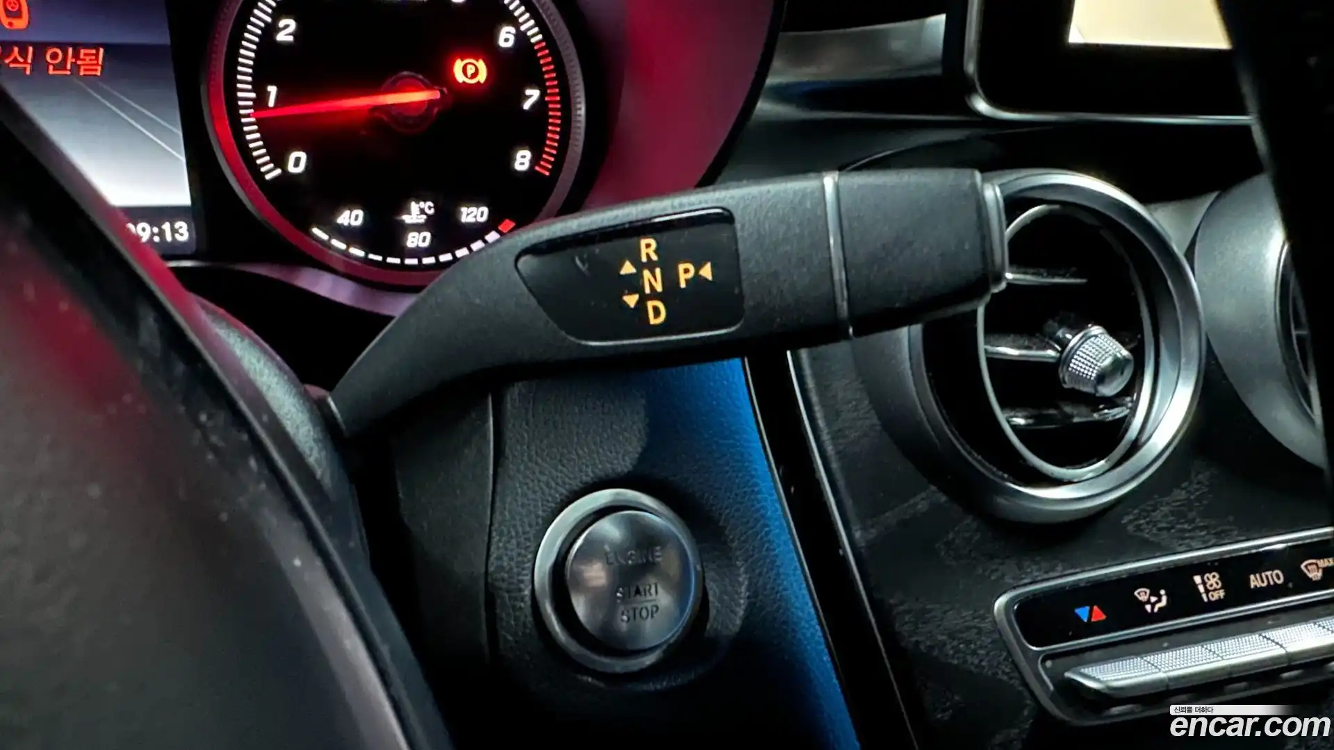 GLC-Class Mercedes-Benz 2019.3-INNER-009