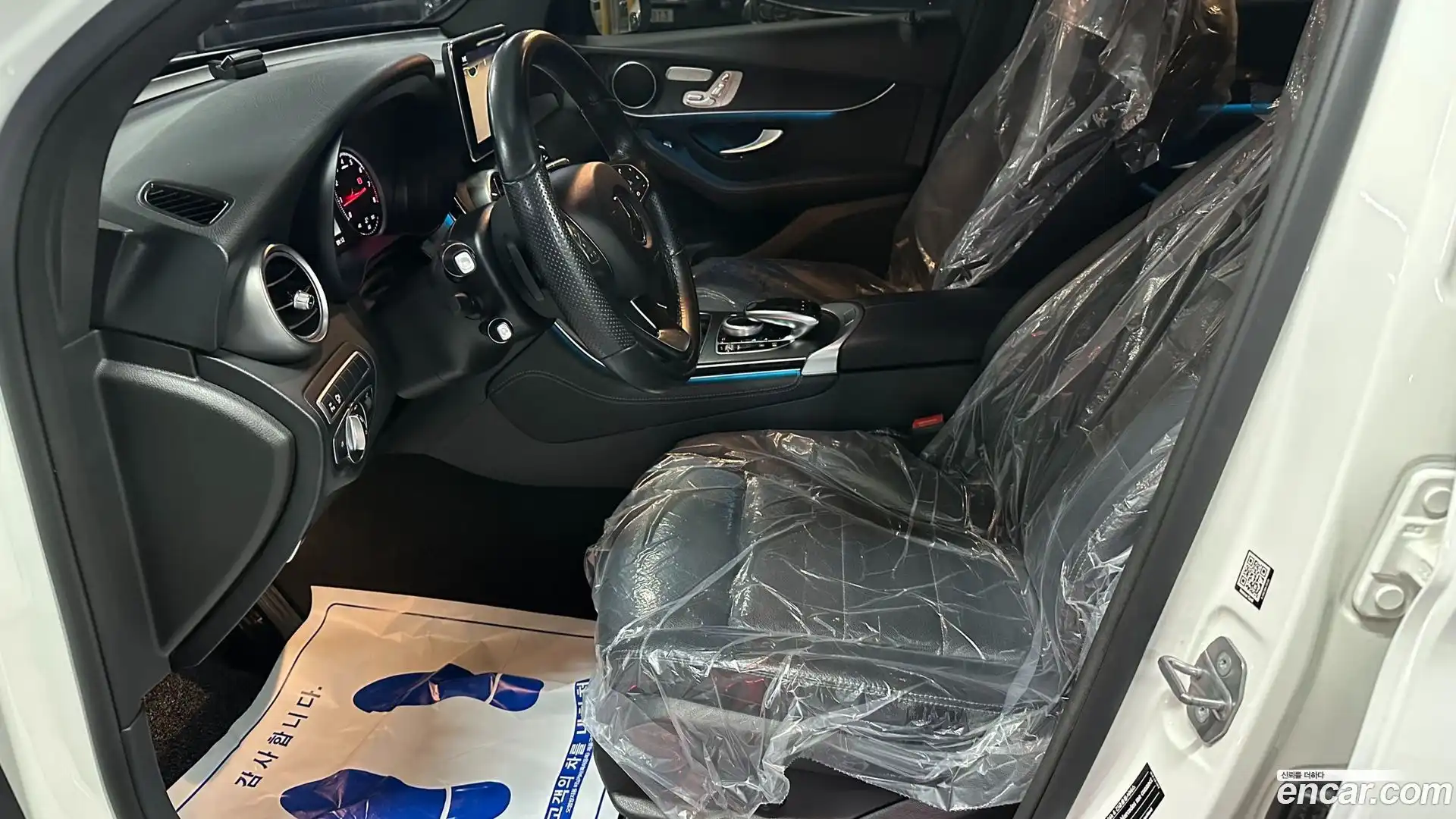 GLC-Class Mercedes-Benz 2019.3-INNER-010
