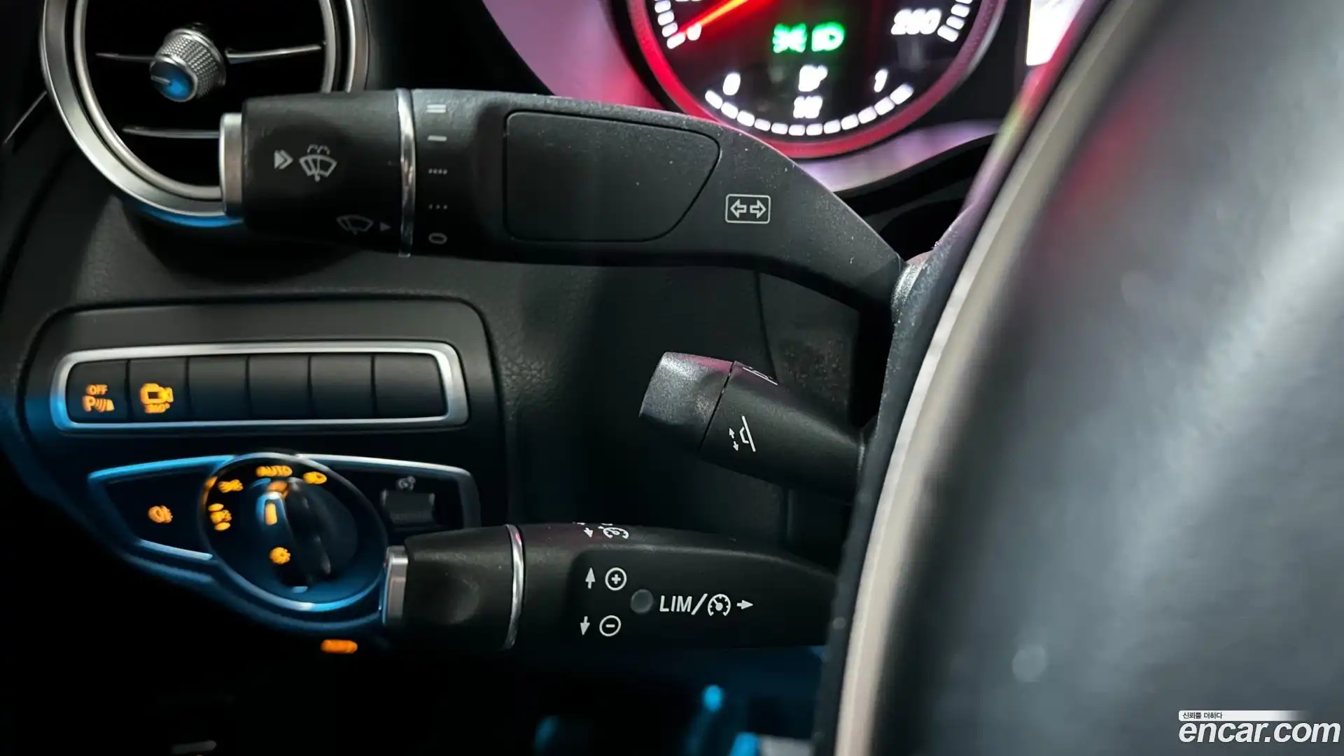 GLC-Class Mercedes-Benz 2019.3-OPTION-016