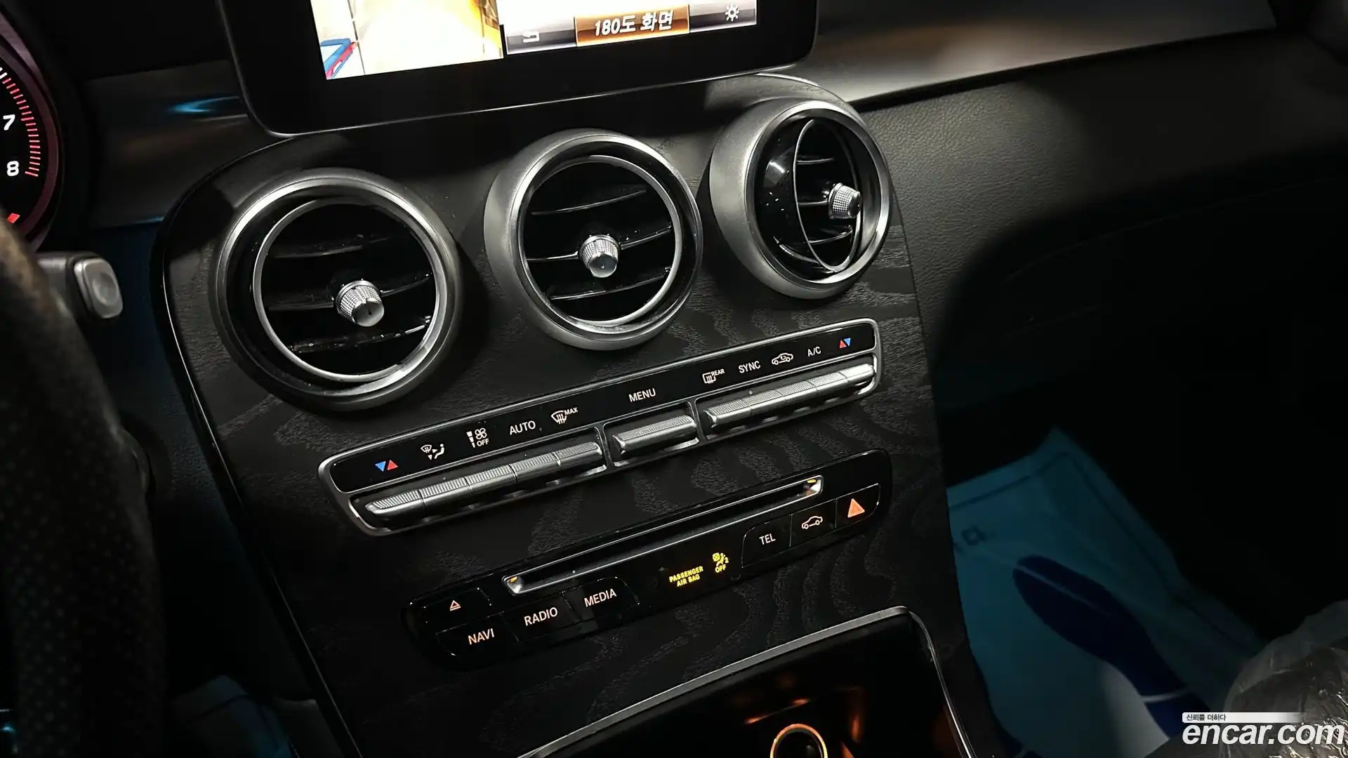 GLC-Class Mercedes-Benz 2019.3-OPTION-017