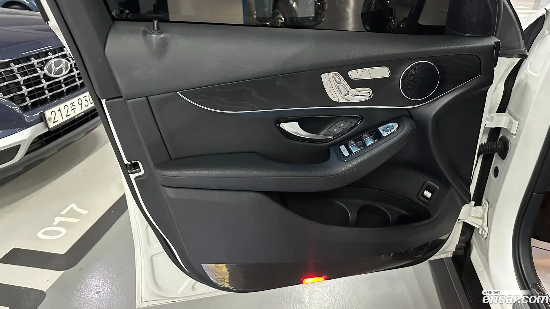 GLC-Class Mercedes-Benz 2019.3-OPTION-020