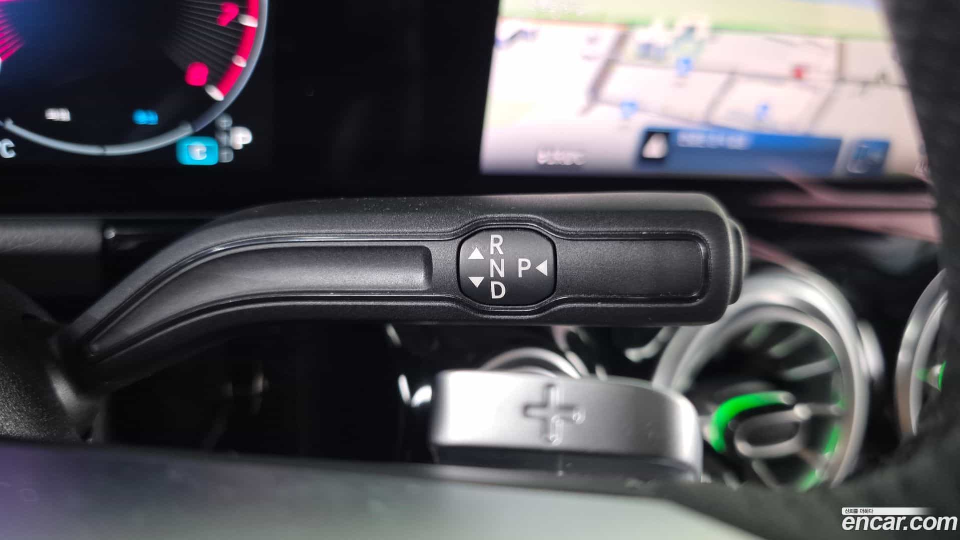 GLA-Class Mercedes-Benz 2024.10-INNER-009