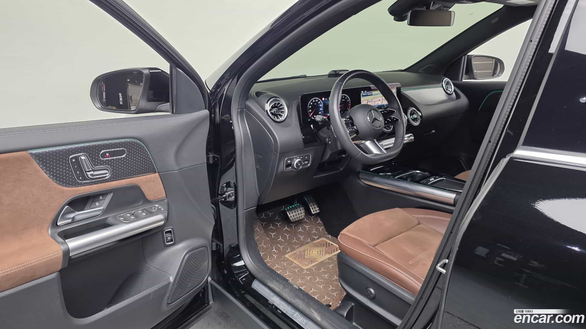 GLA-Class Mercedes-Benz 2024.10-INNER-010