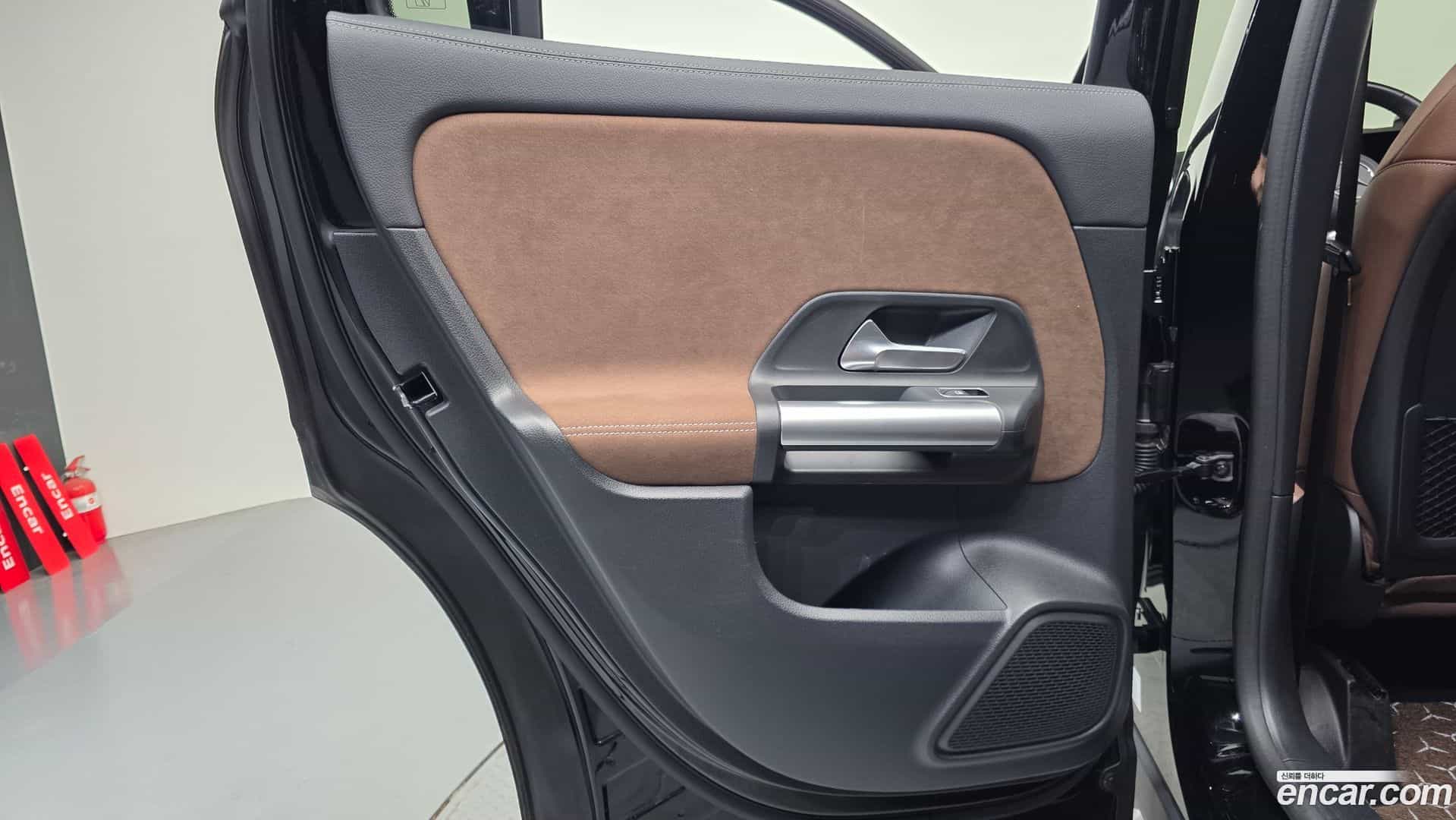 GLA-Class Mercedes-Benz 2024.10-INNER-035