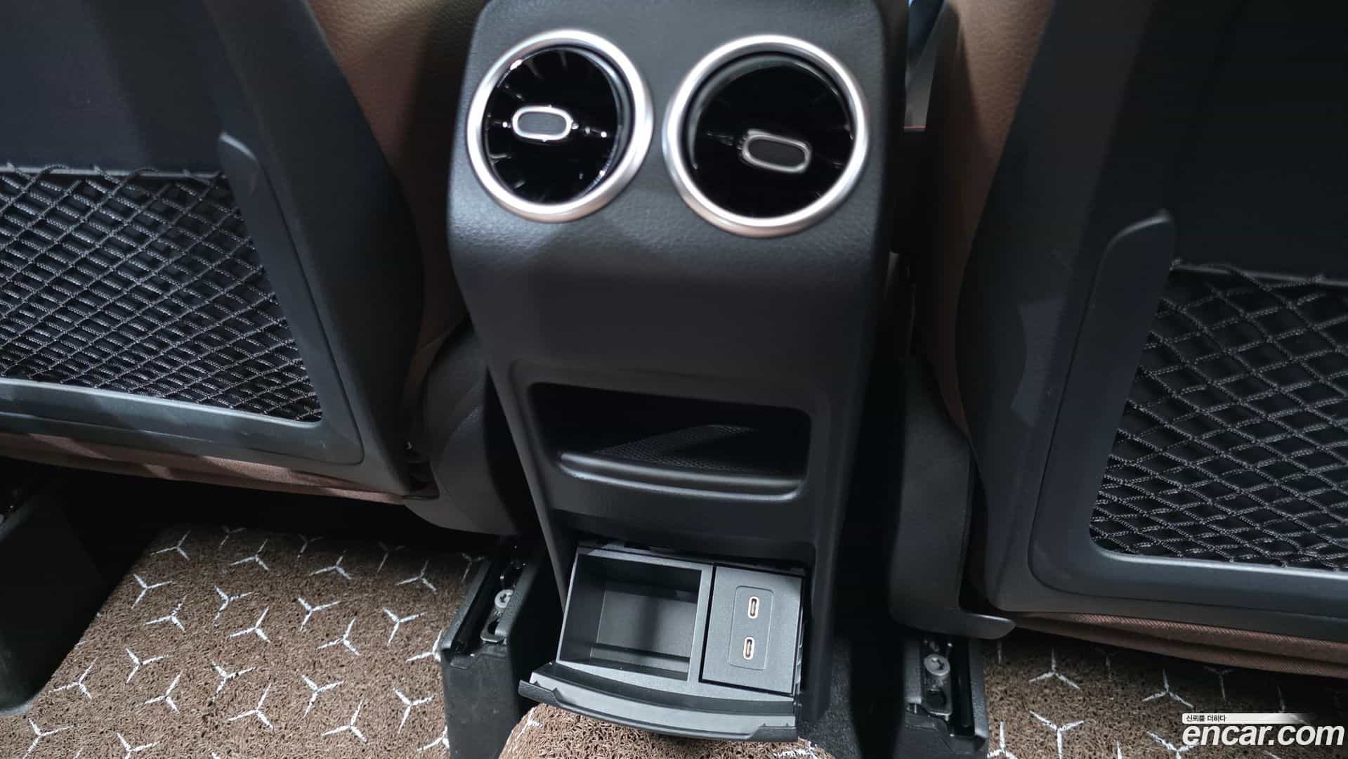 GLA-Class Mercedes-Benz 2024.10-OPTION-045