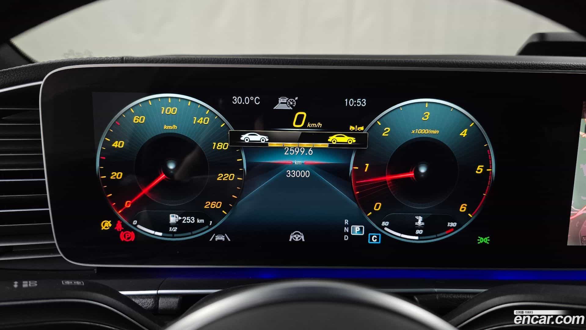 GLE-Class Mercedes-Benz 2022.10-INNER-008