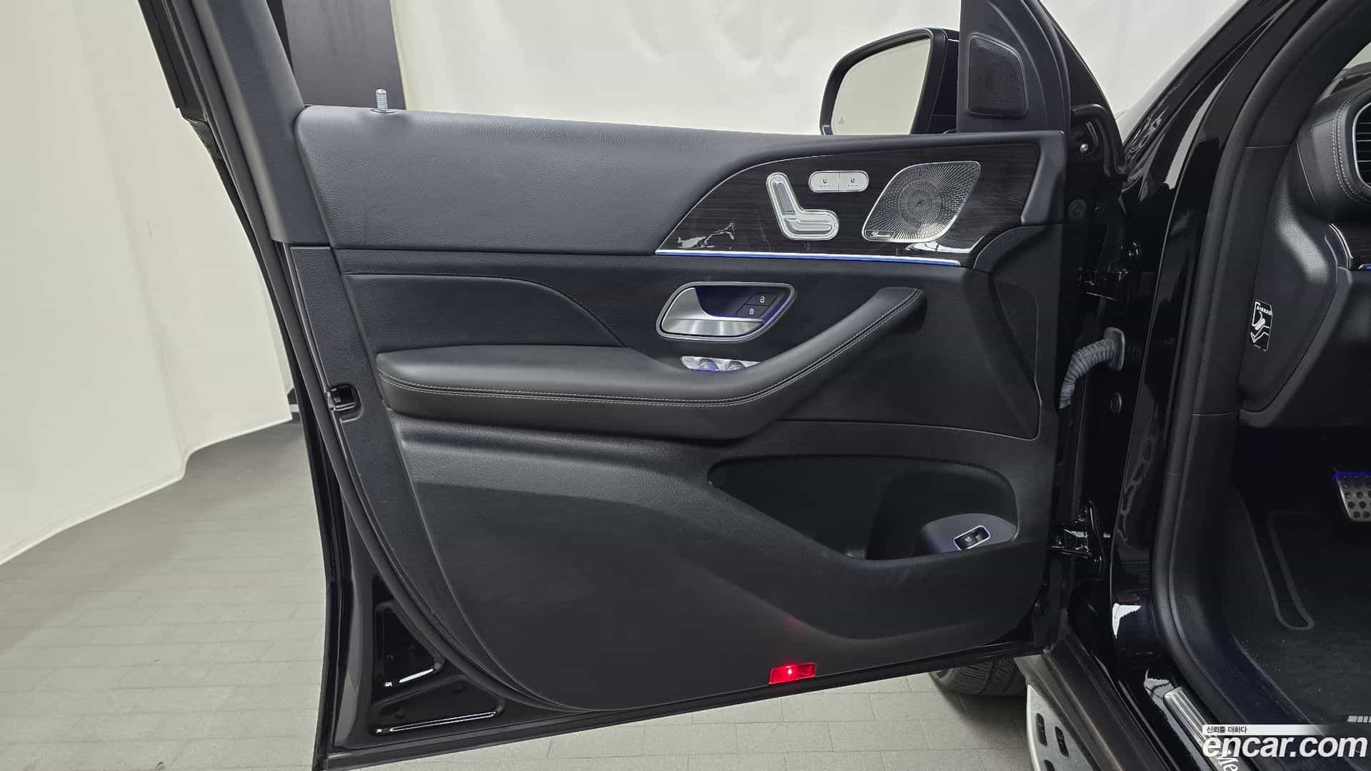 GLE-Class Mercedes-Benz 2022.10-INNER-034