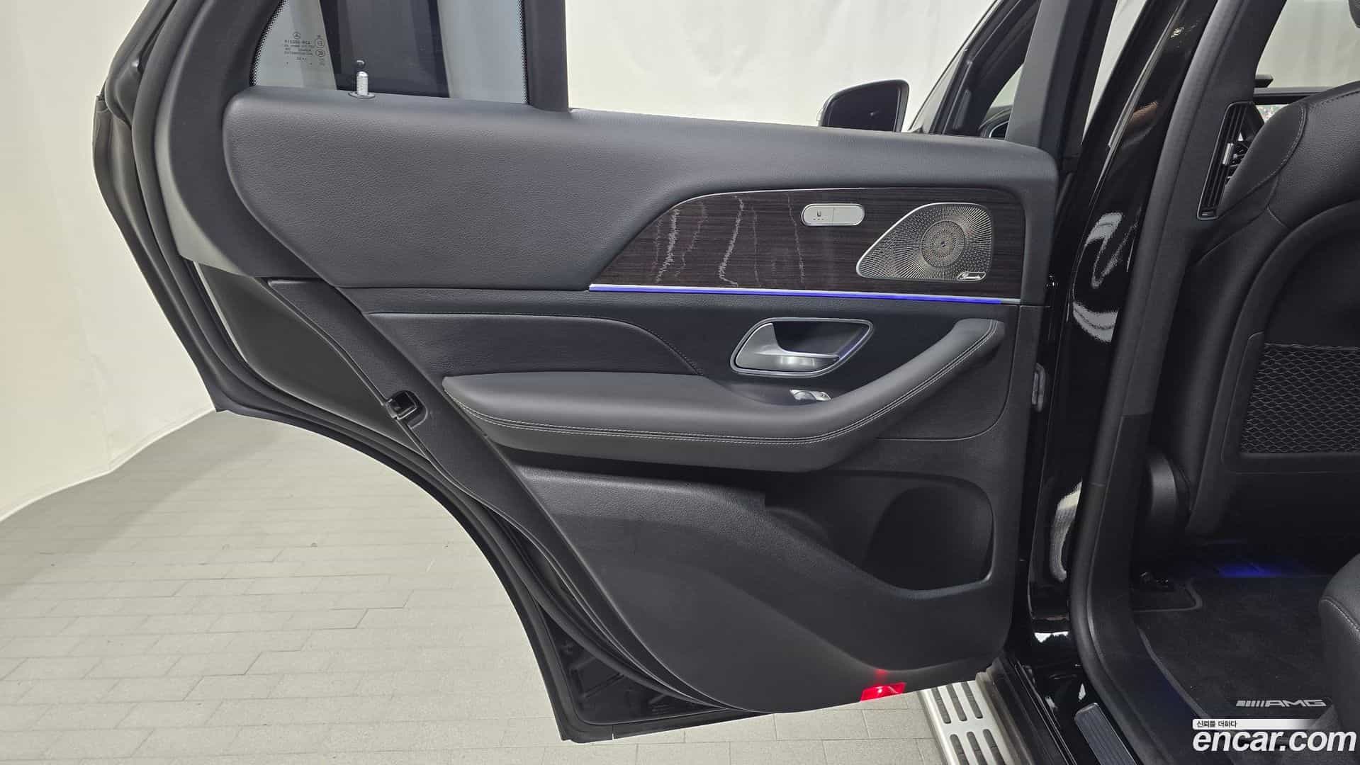 GLE-Class Mercedes-Benz 2022.10-INNER-035