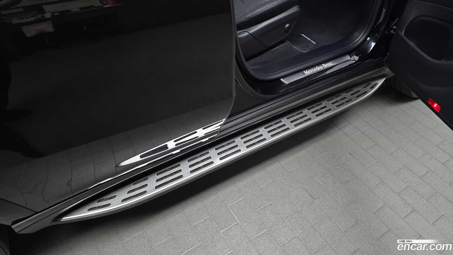 GLE-Class Mercedes-Benz 2022.10-OPTION-042