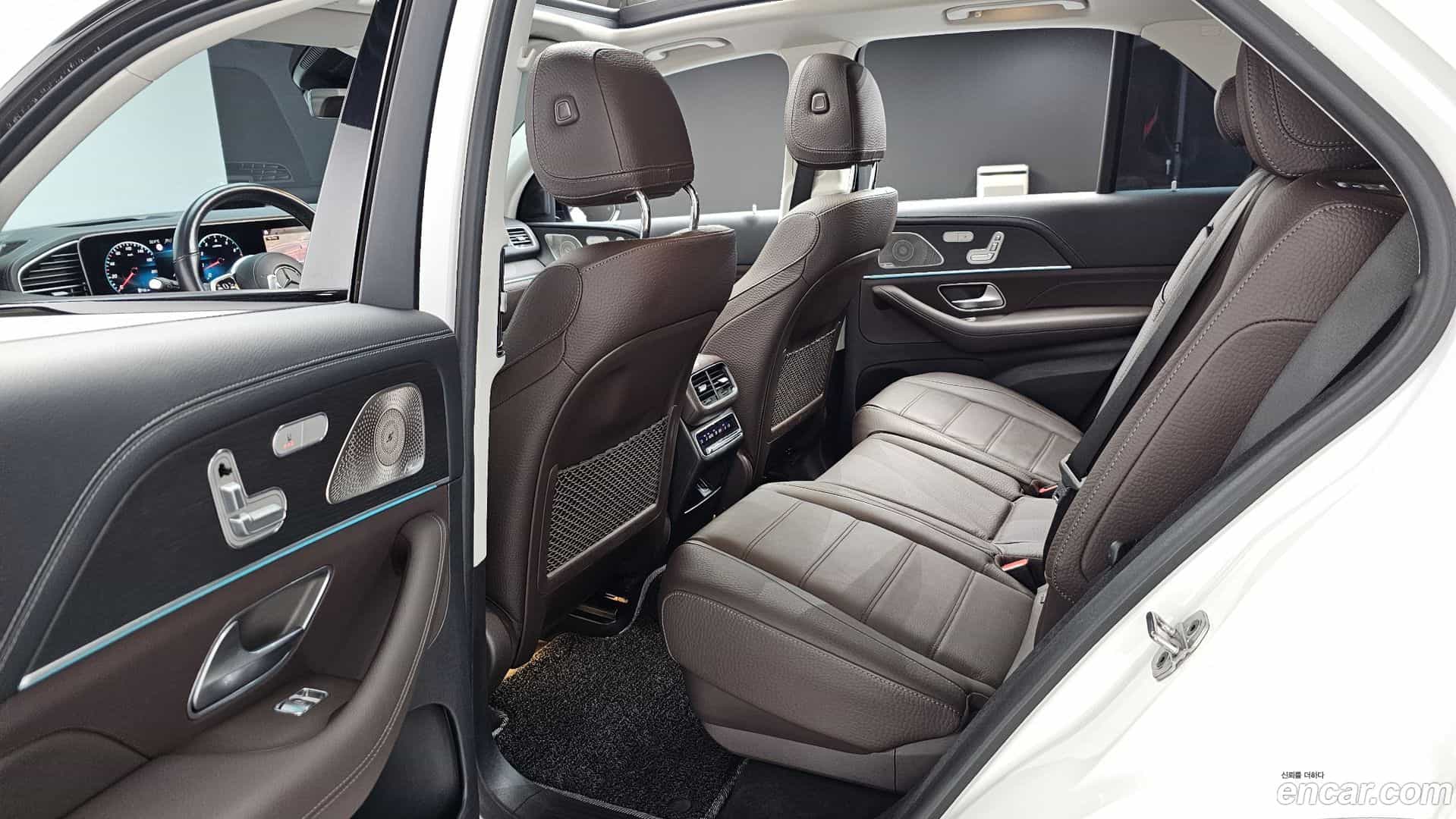 GLE-Class Mercedes-Benz 2022.8-OPTION-015
