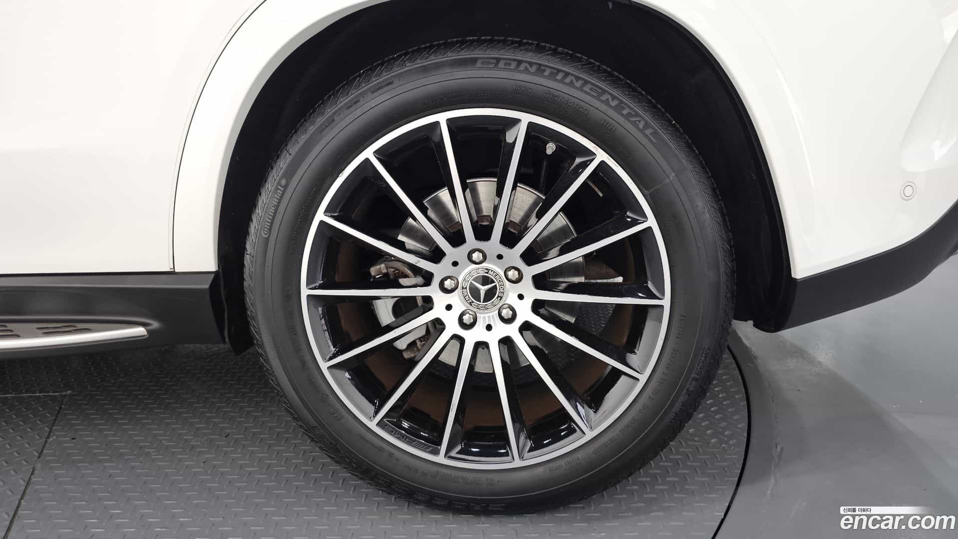 GLE-Class Mercedes-Benz 2022.8-OUTER-031