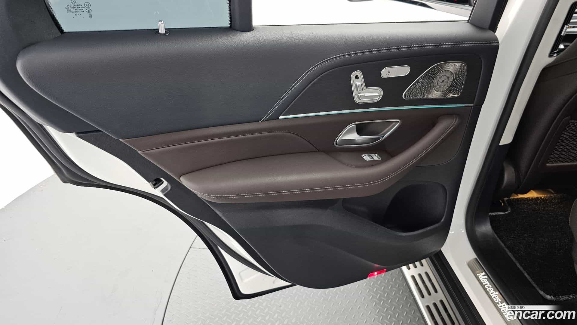 GLE-Class Mercedes-Benz 2022.8-INNER-035