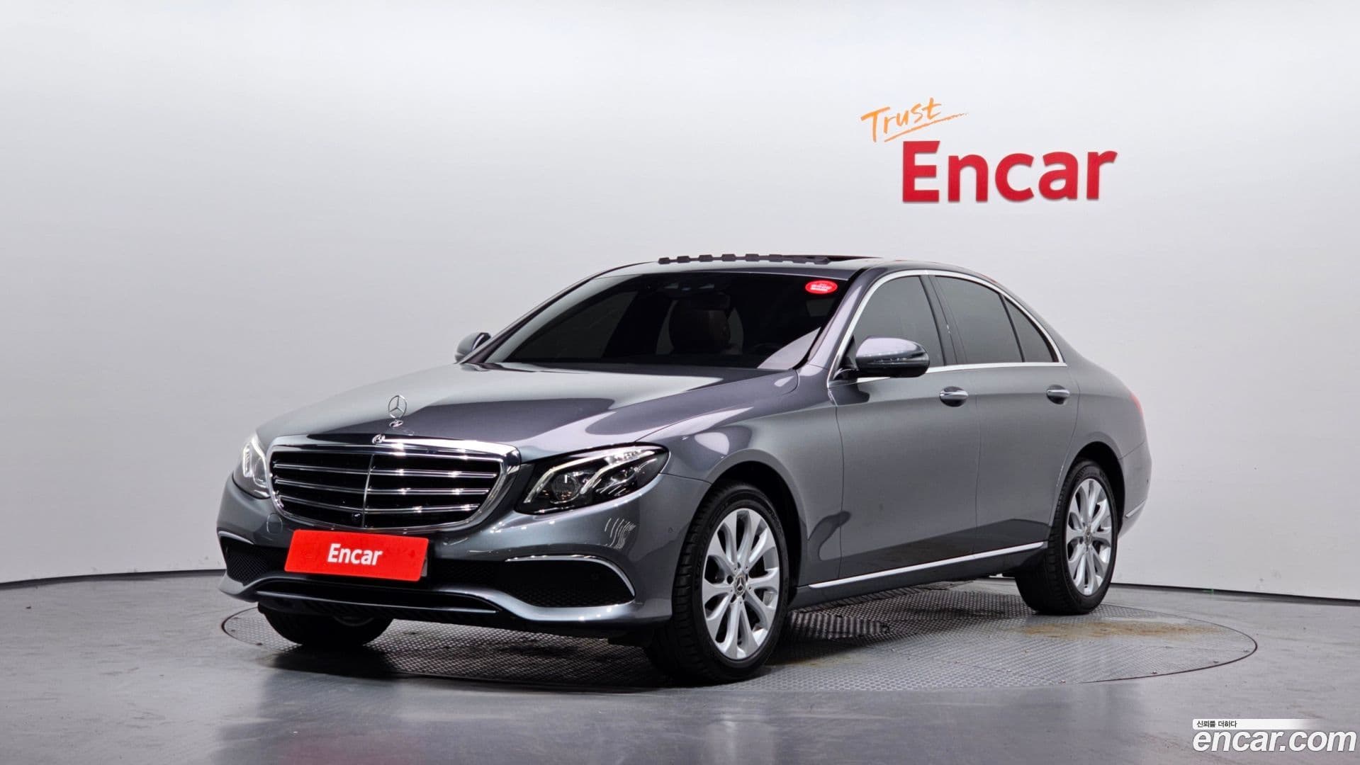 Main__Slider__Photo:E-Class Mercedes-Benz 2018.5-0