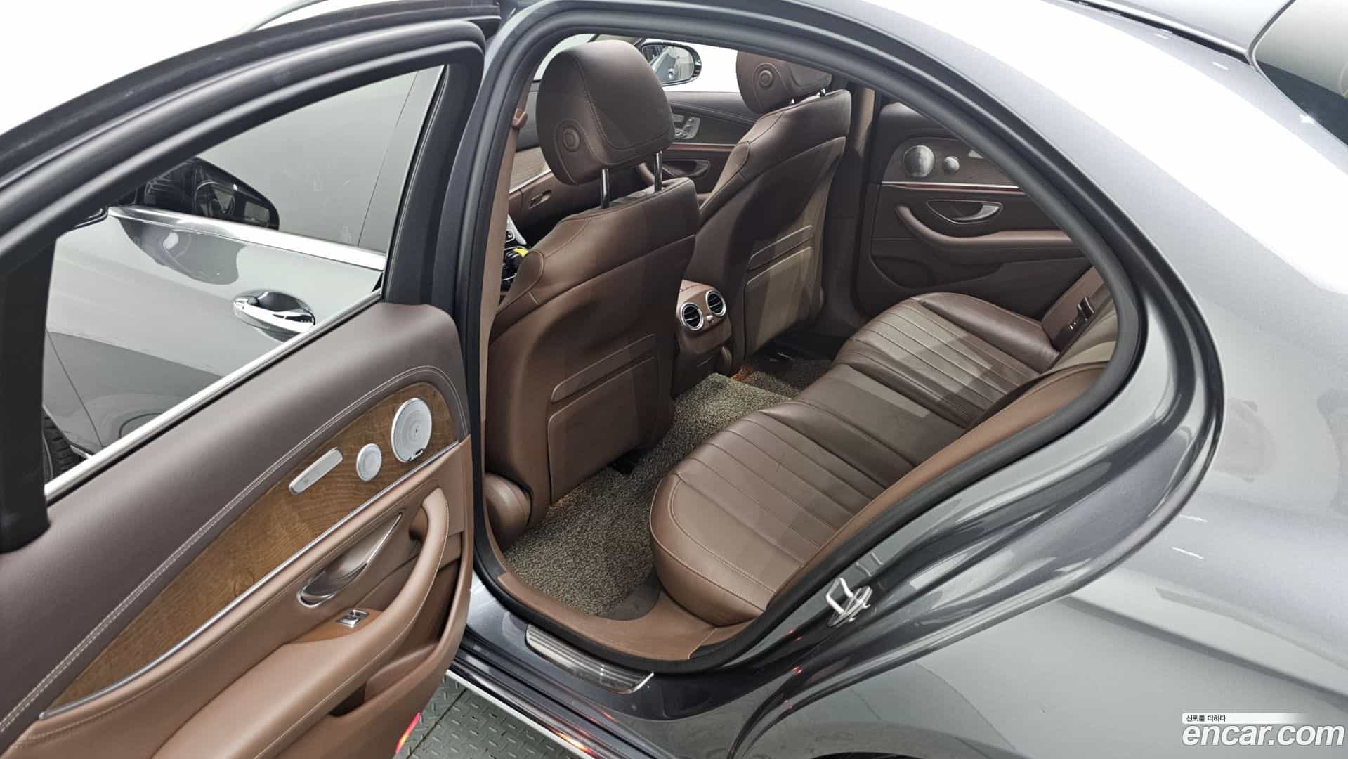 E-Class Mercedes-Benz 2018.5-OPTION-022