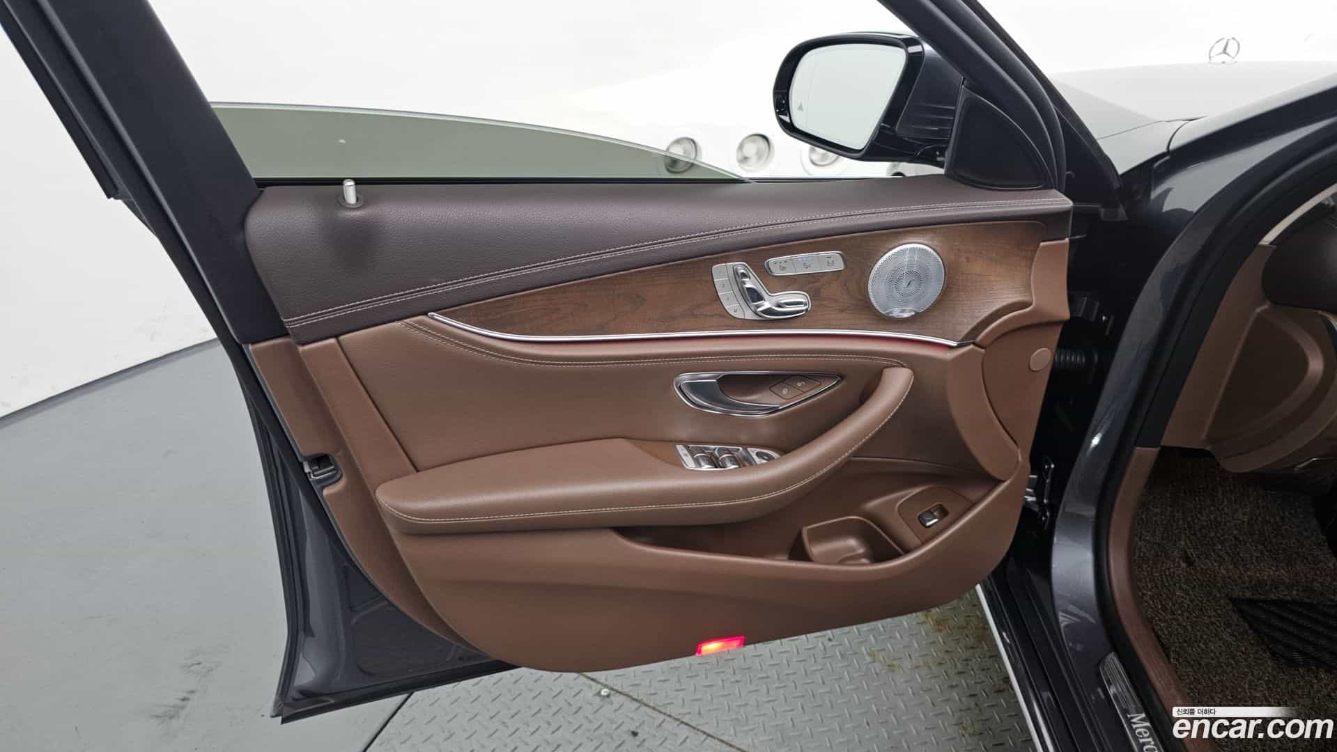 E-Class Mercedes-Benz 2018.5-INNER-034
