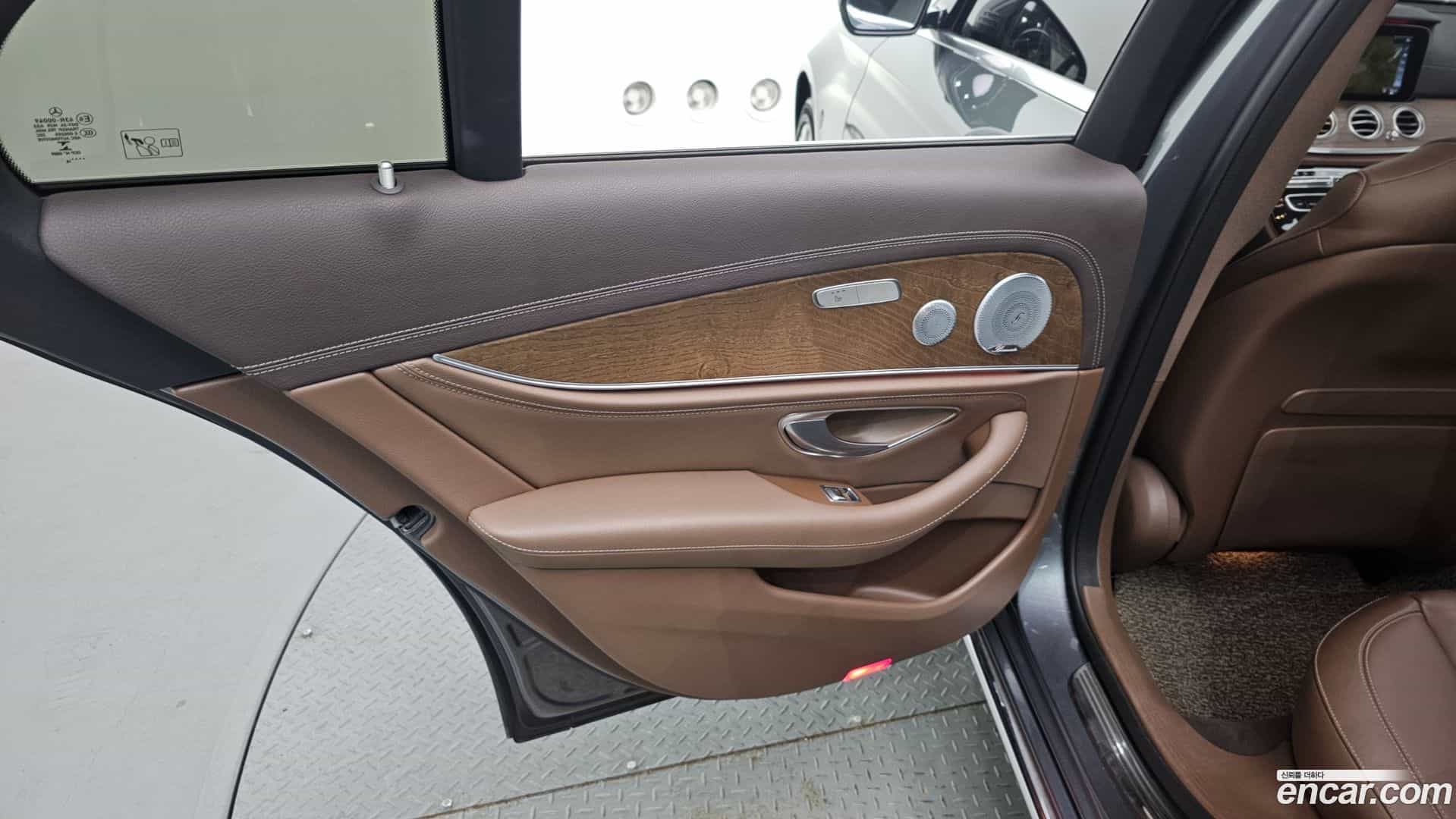 E-Class Mercedes-Benz 2018.5-INNER-035
