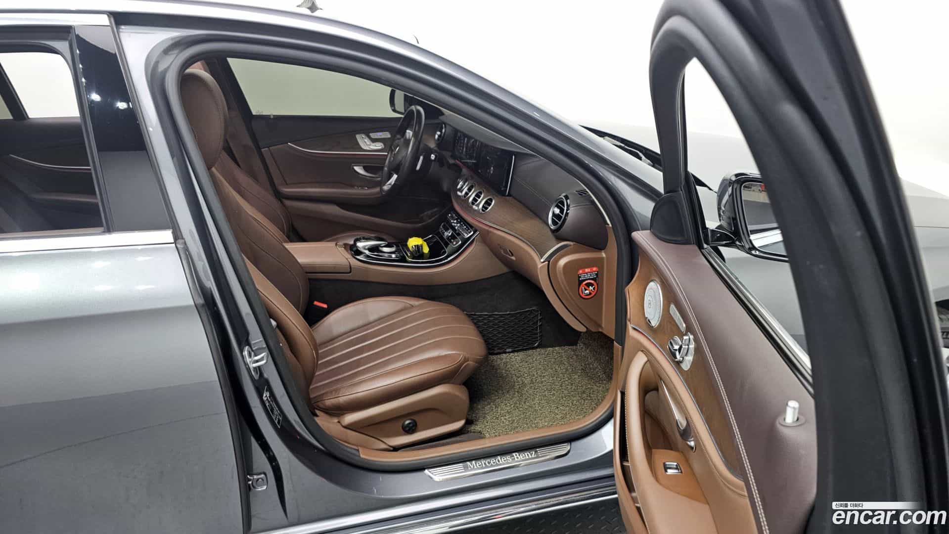 E-Class Mercedes-Benz 2018.5-INNER-036