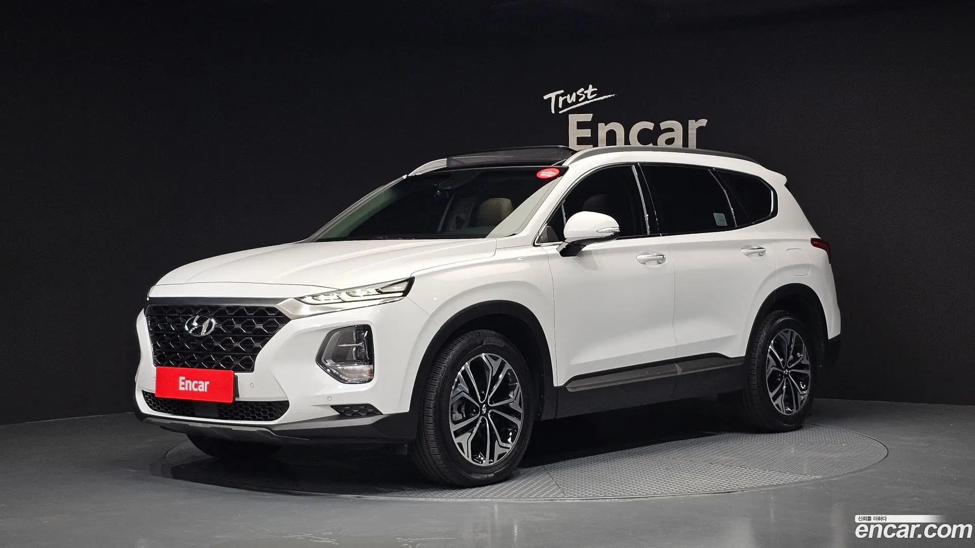 Main__Slider__Photo:Santafe Hyundai 2018.8-0