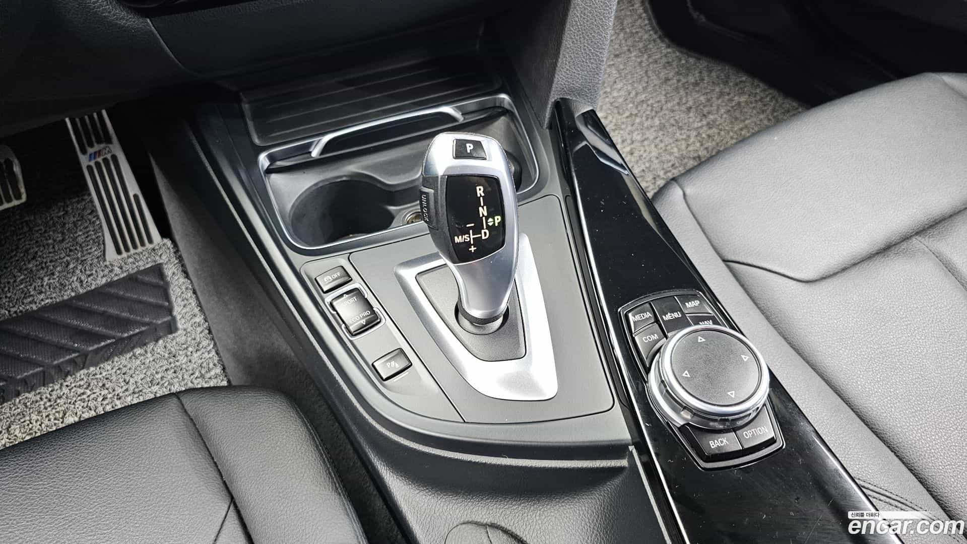 3-Series BMW 2017.0-INNER-009
