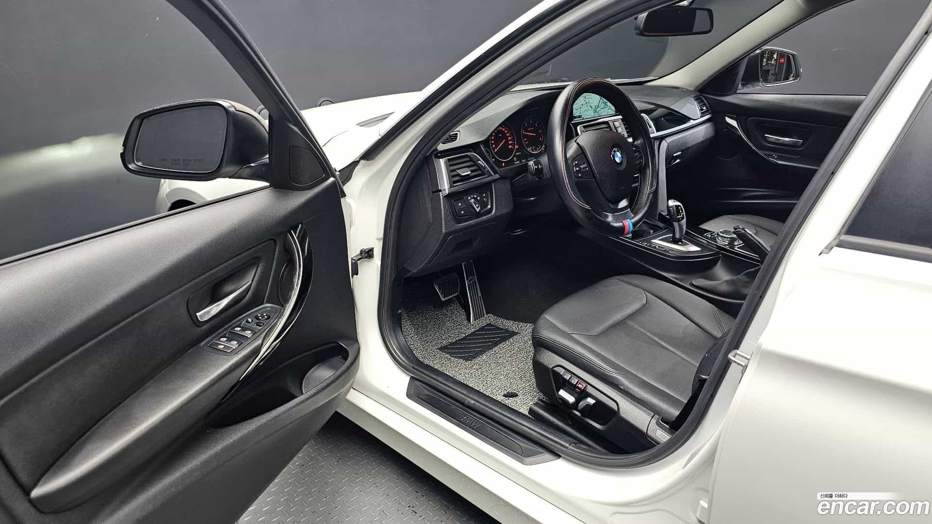 3-Series BMW 2017.0-INNER-010