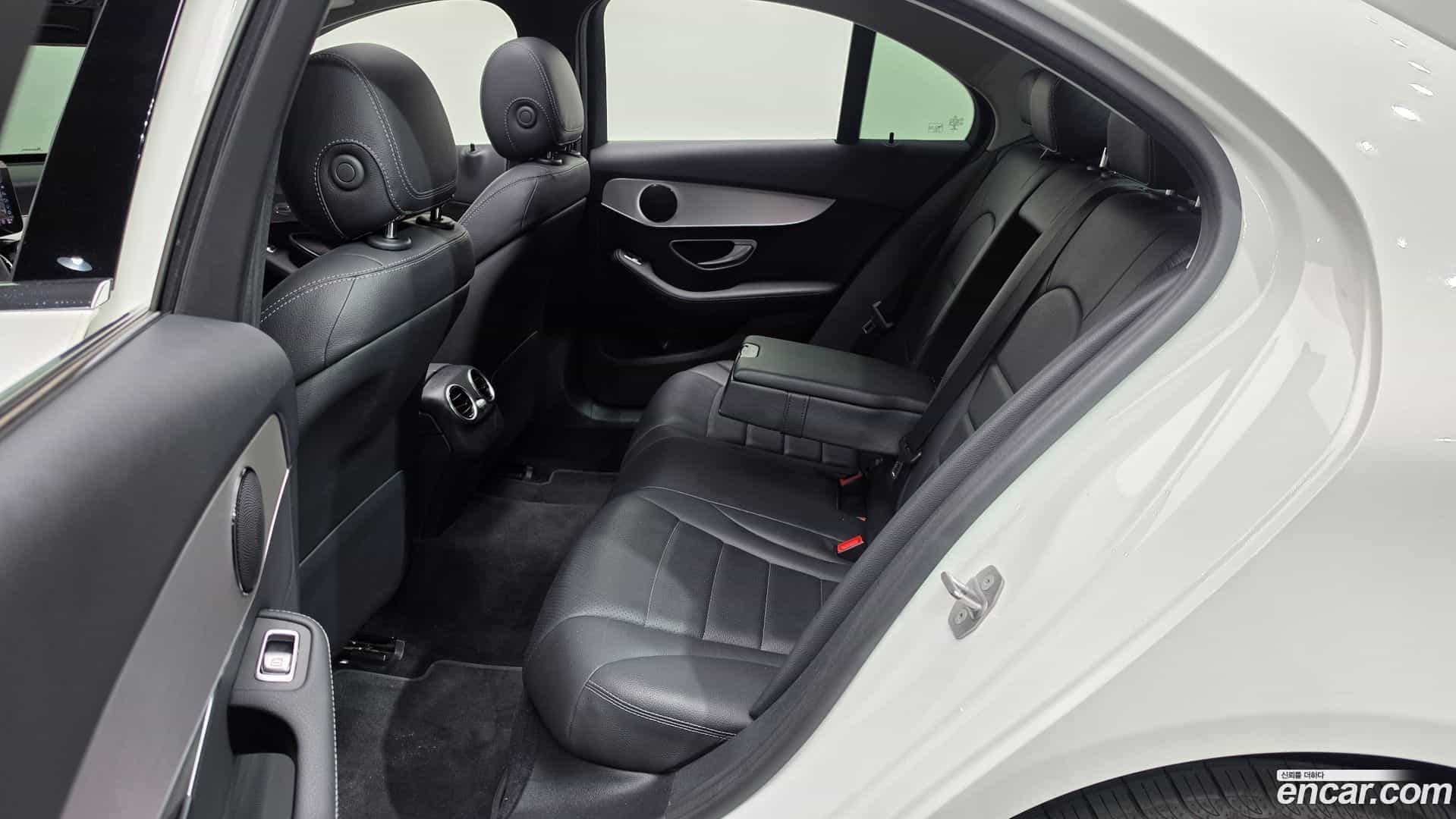 C-Class Mercedes-Benz 2020.4-OPTION-015