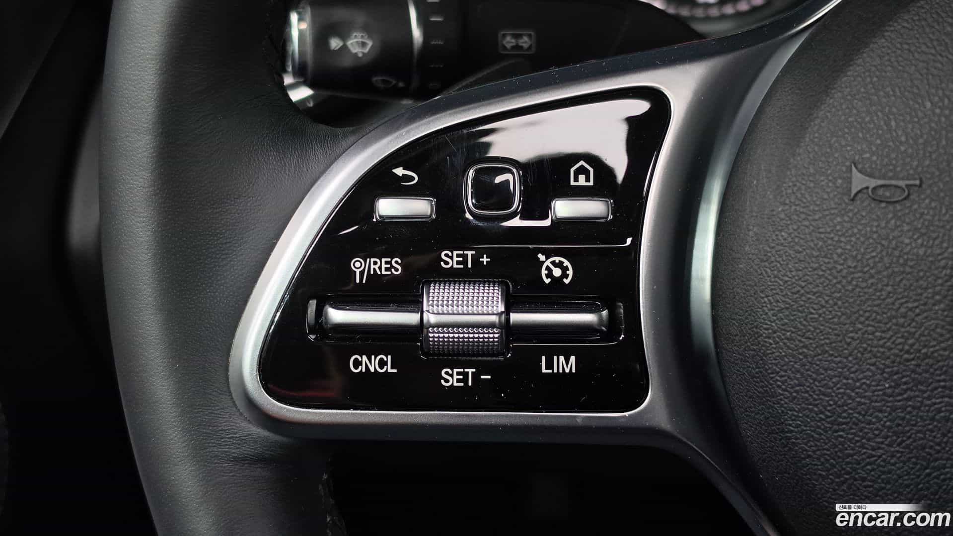 C-Class Mercedes-Benz 2020.4-OPTION-017