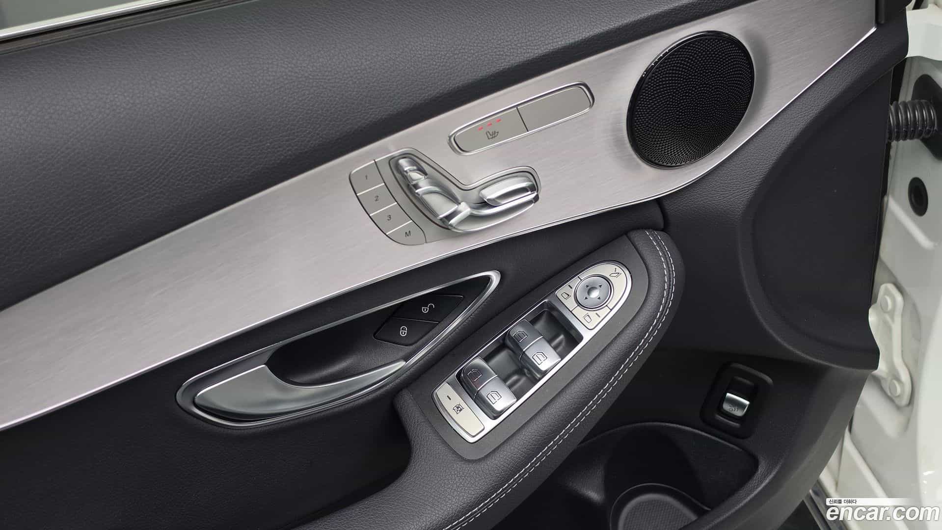 C-Class Mercedes-Benz 2020.4-OPTION-023